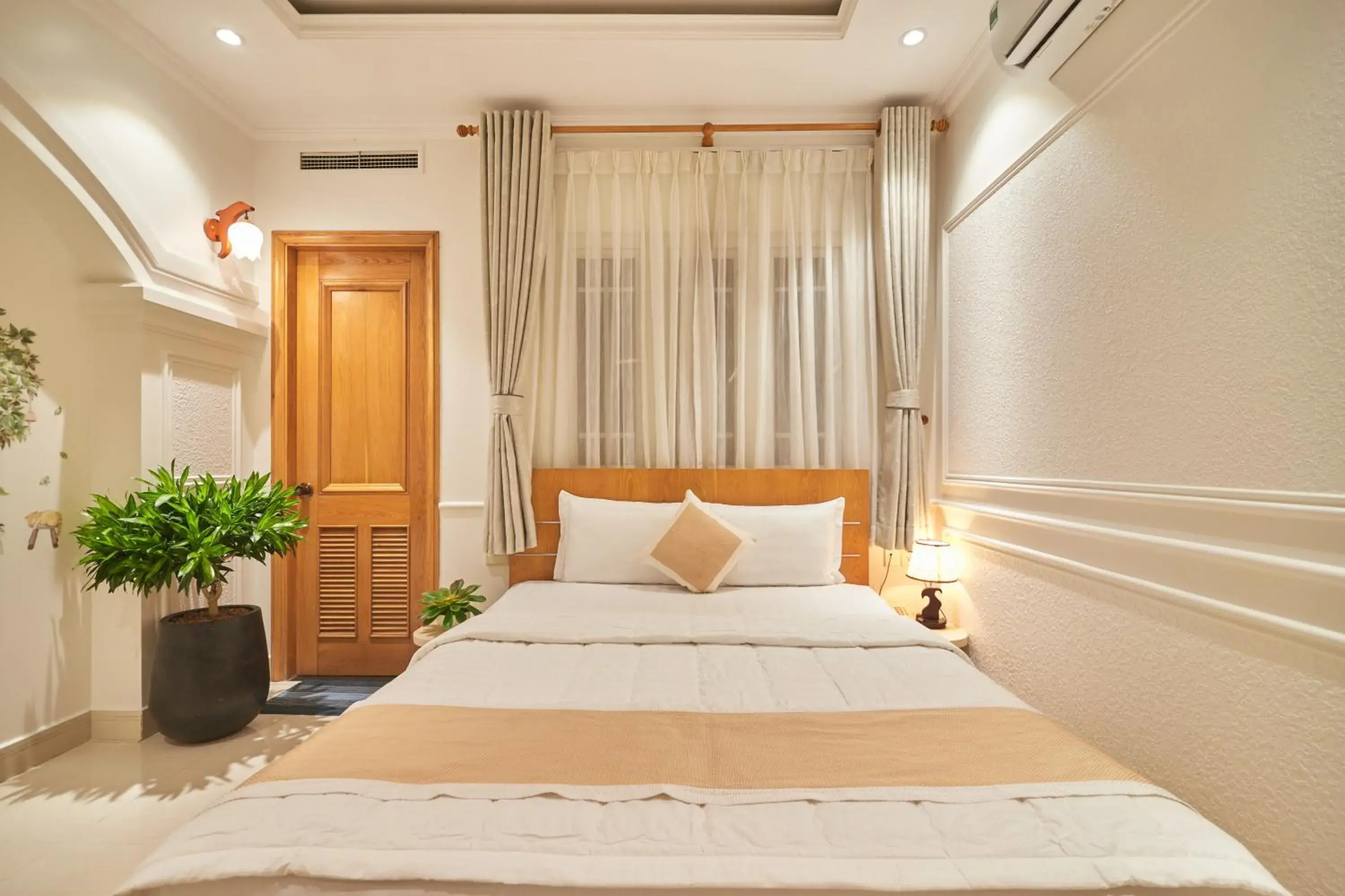 Bedroom, Bed in Bin Bin 10 - Mimosa Hotel Near Tan Son Nhat Airport Bedroom, Bed in Bin Bin 10 - Mimosa Hotel Near Tan Son Nhat Airport