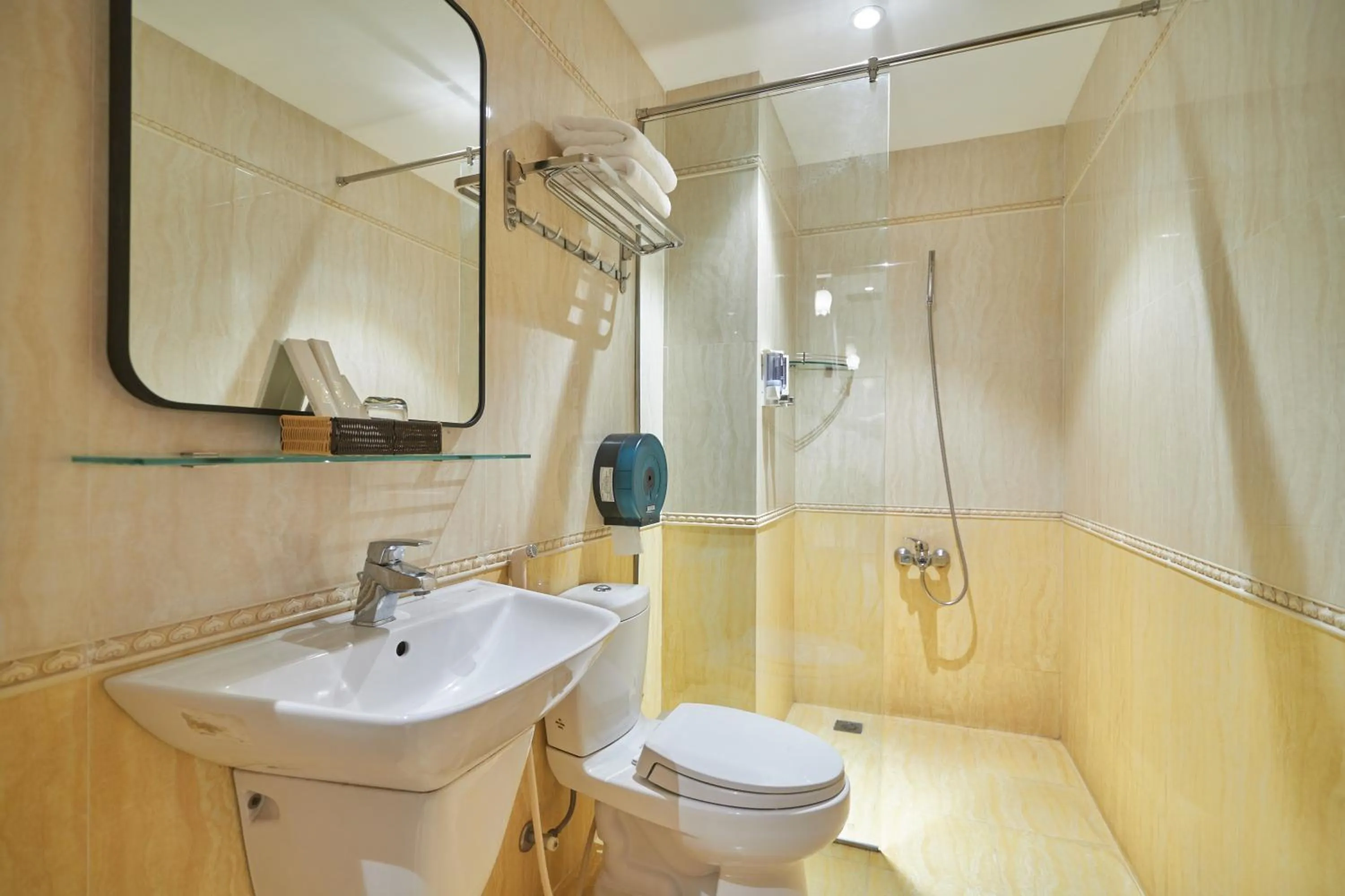 Bathroom in Bin Bin 10 - Mimosa Hotel Near Tan Son Nhat Airport
