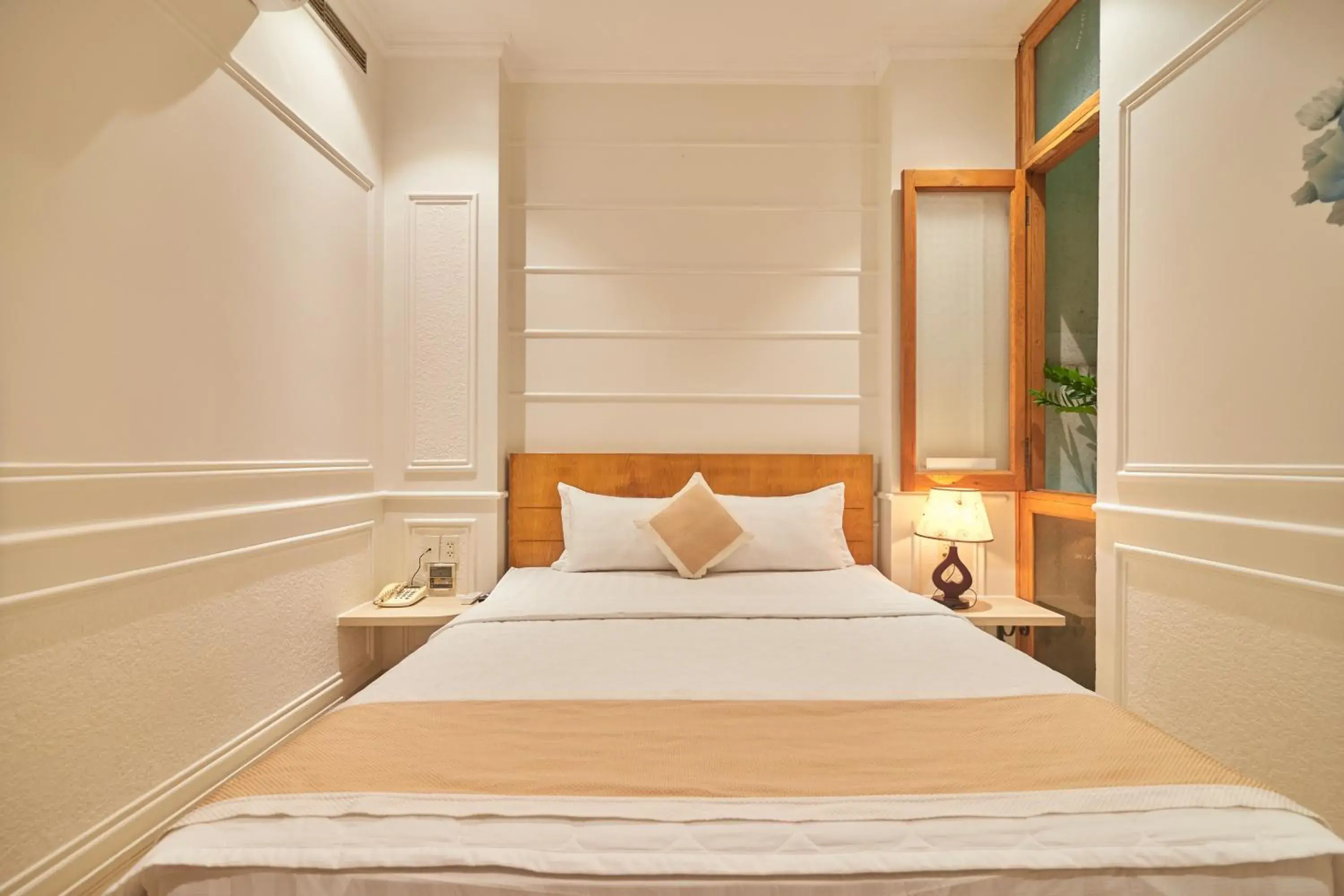 Bed in Bin Bin 10 - Mimosa Hotel Near Tan Son Nhat Airport Bed in Bin Bin 10 - Mimosa Hotel Near Tan Son Nhat Airport