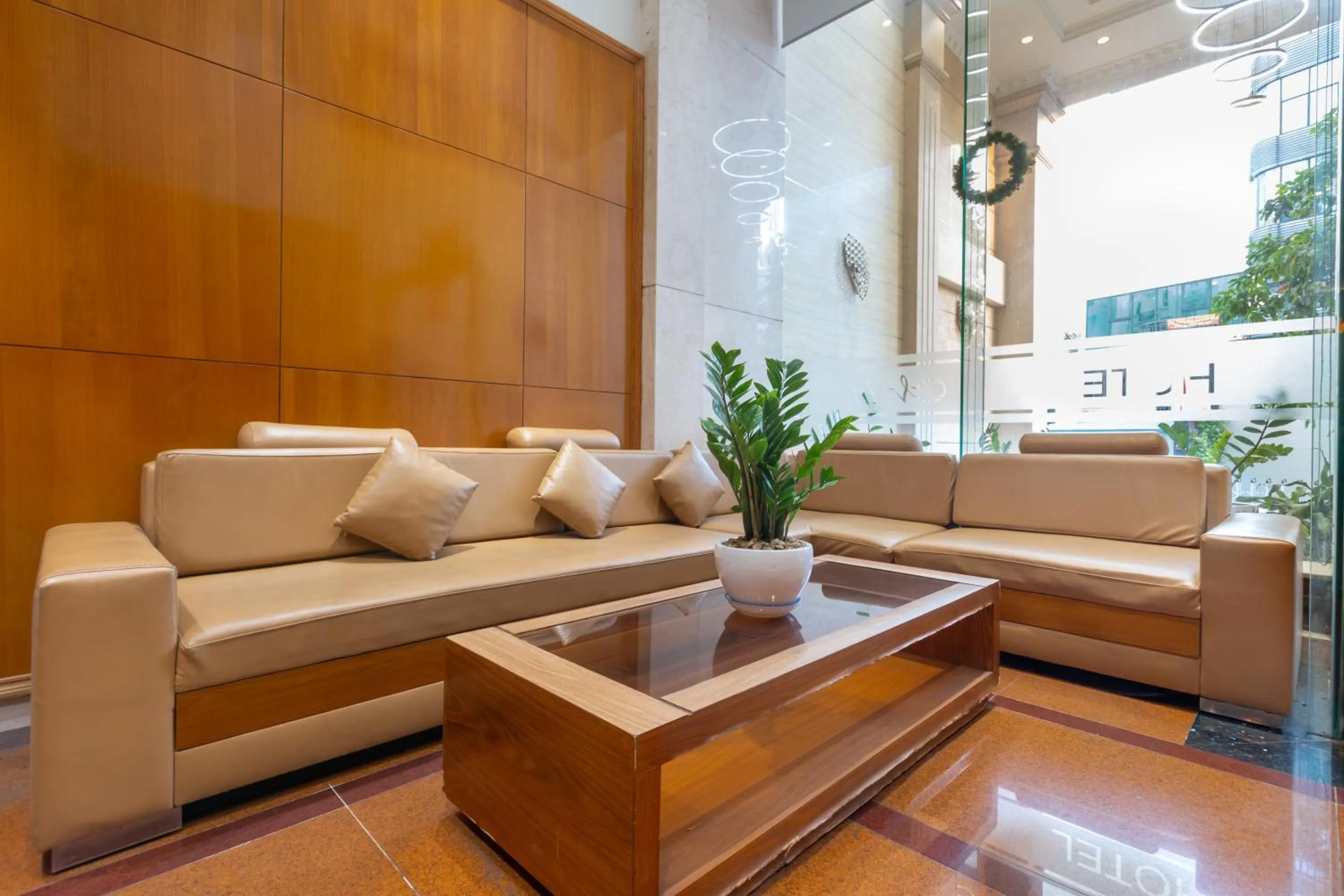 Bin Bin 10 - Mimosa Hotel Near Tan Son Nhat Airport