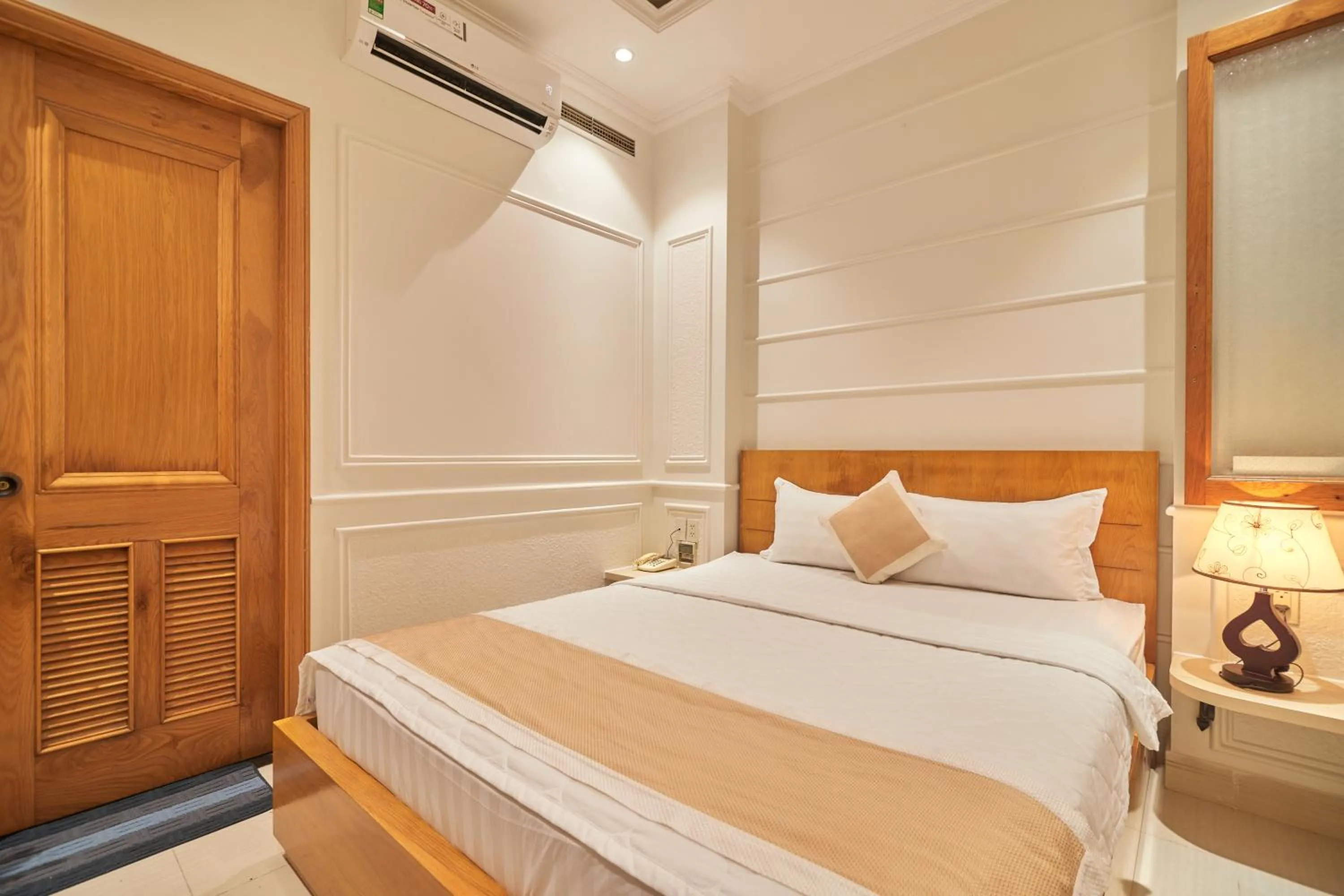 Bed in Bin Bin 10 - Mimosa Hotel Near Tan Son Nhat Airport