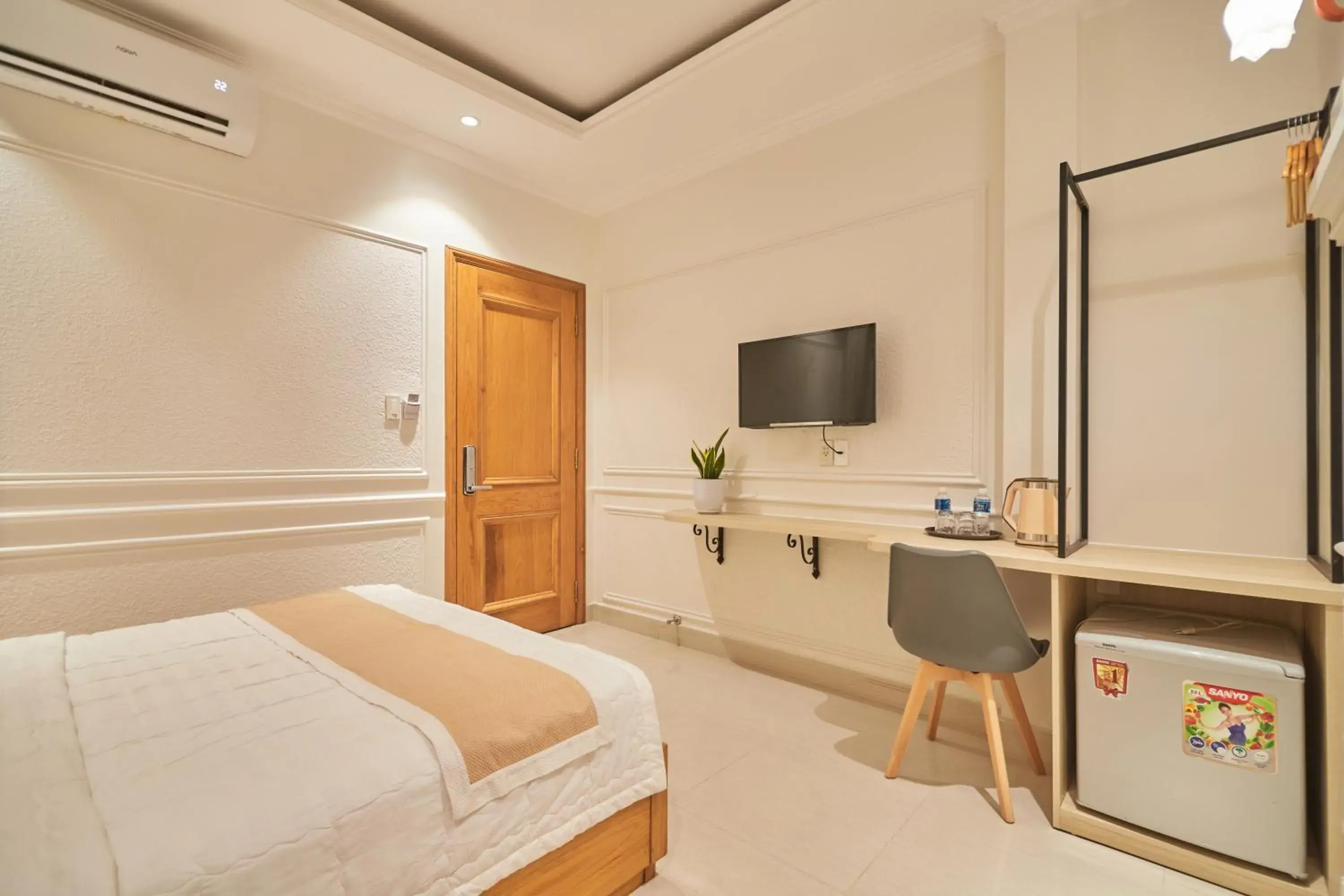 Bedroom, Bed in Bin Bin 10 - Mimosa Hotel Near Tan Son Nhat Airport Bedroom, Bed in Bin Bin 10 - Mimosa Hotel Near Tan Son Nhat Airport