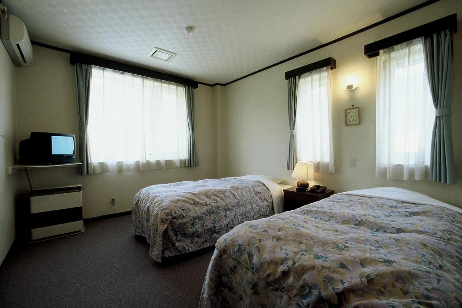 Bed in A Small Nature Hotel Hilltop 高原の小さなホテル ヒルトップ