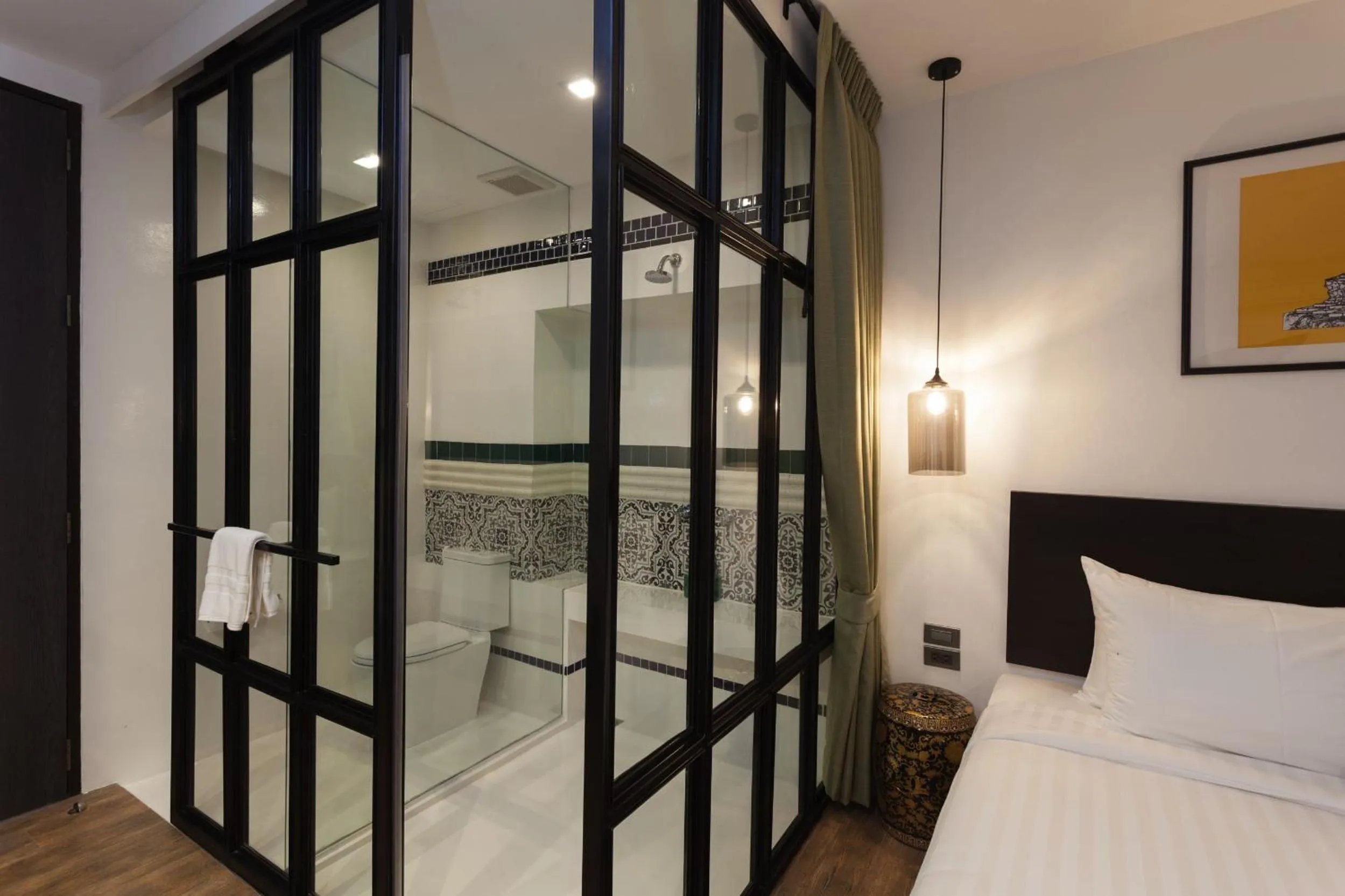 Bathroom, Bed in Oriental Heritage Hotel
