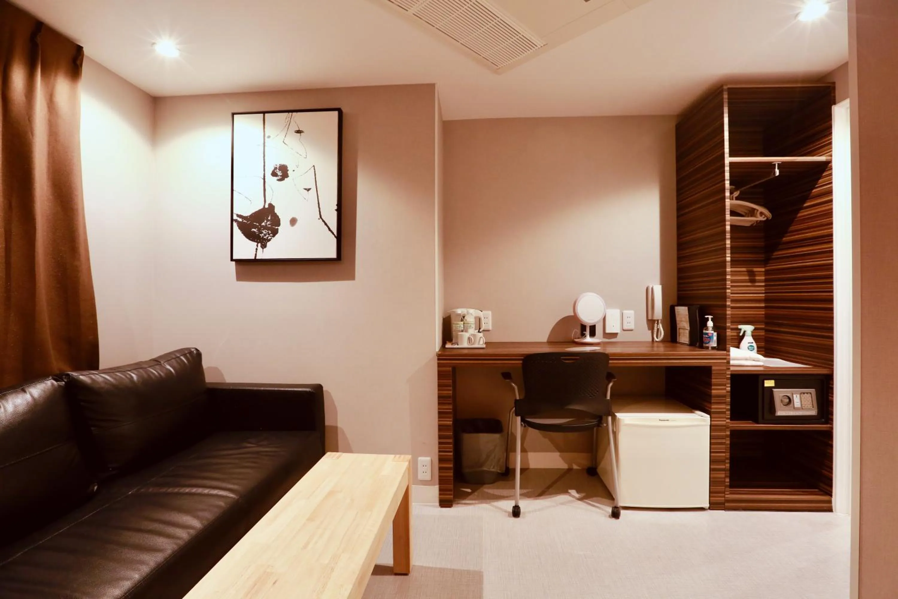 Photo of the whole room in Hotel 88 Shinsaibashi