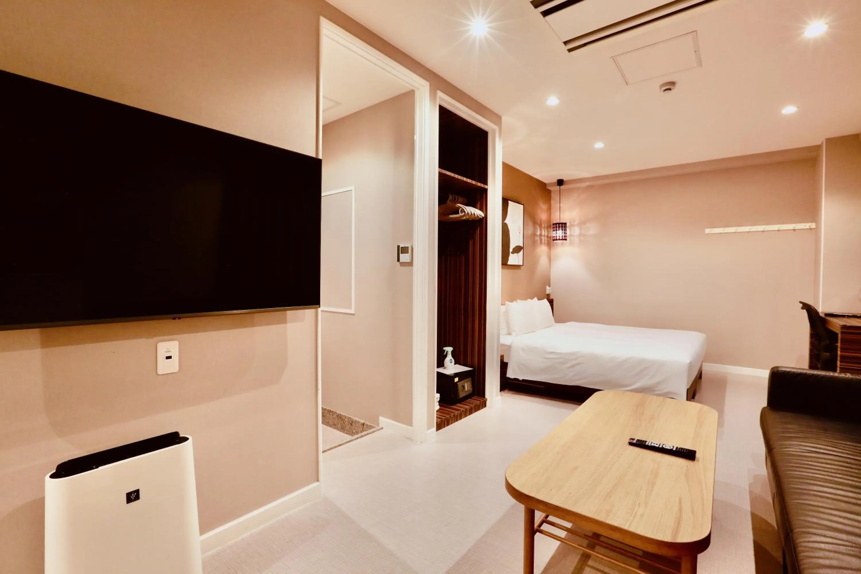 Photo of the whole room in Hotel 88 Shinsaibashi