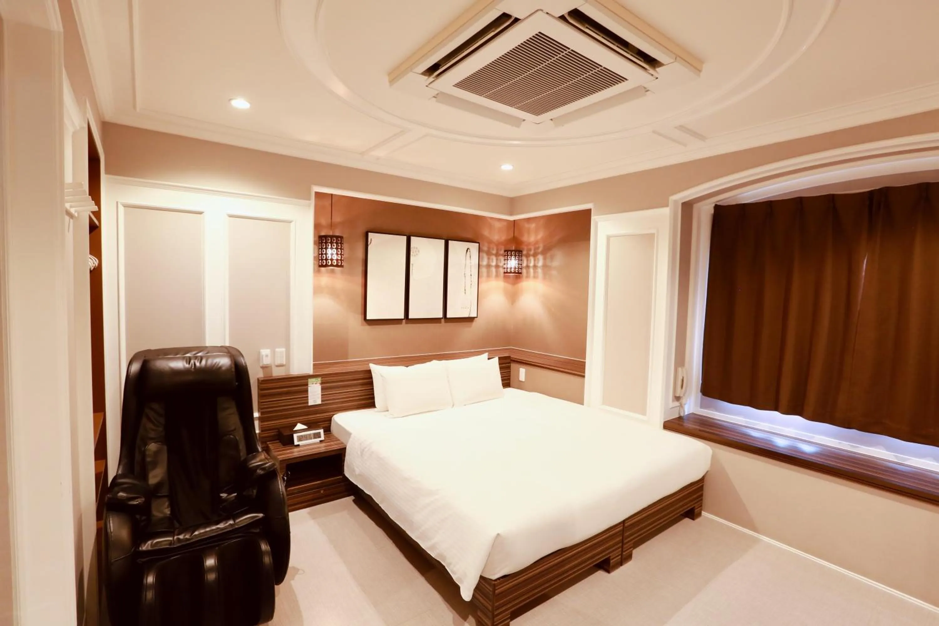 Photo of the whole room, Bed in Hotel 88 Shinsaibashi