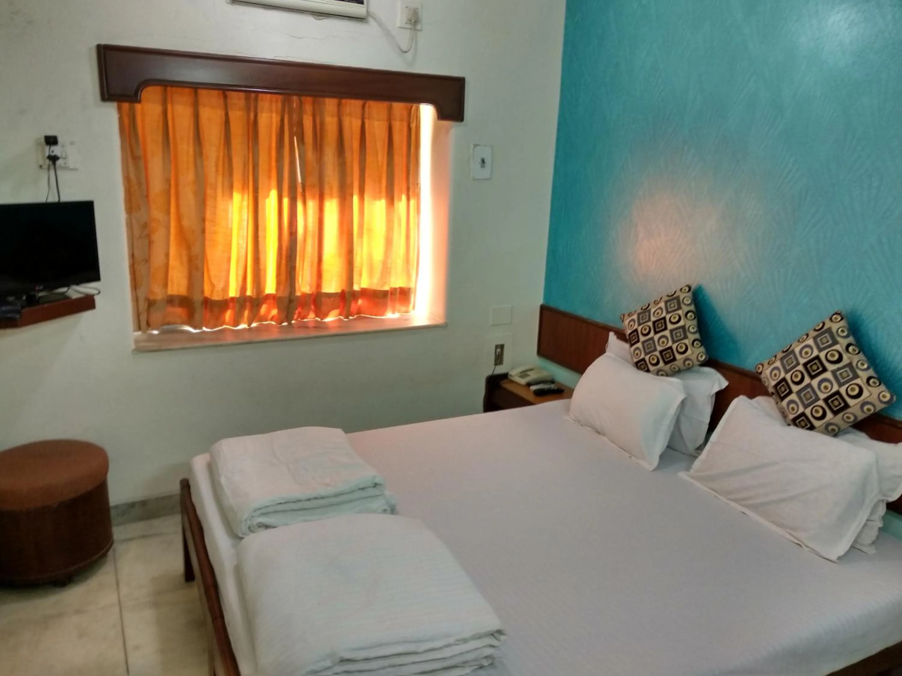 Bedroom, Bed in Hotel Mogul Palace - Near Masjid Bunder Mumbai