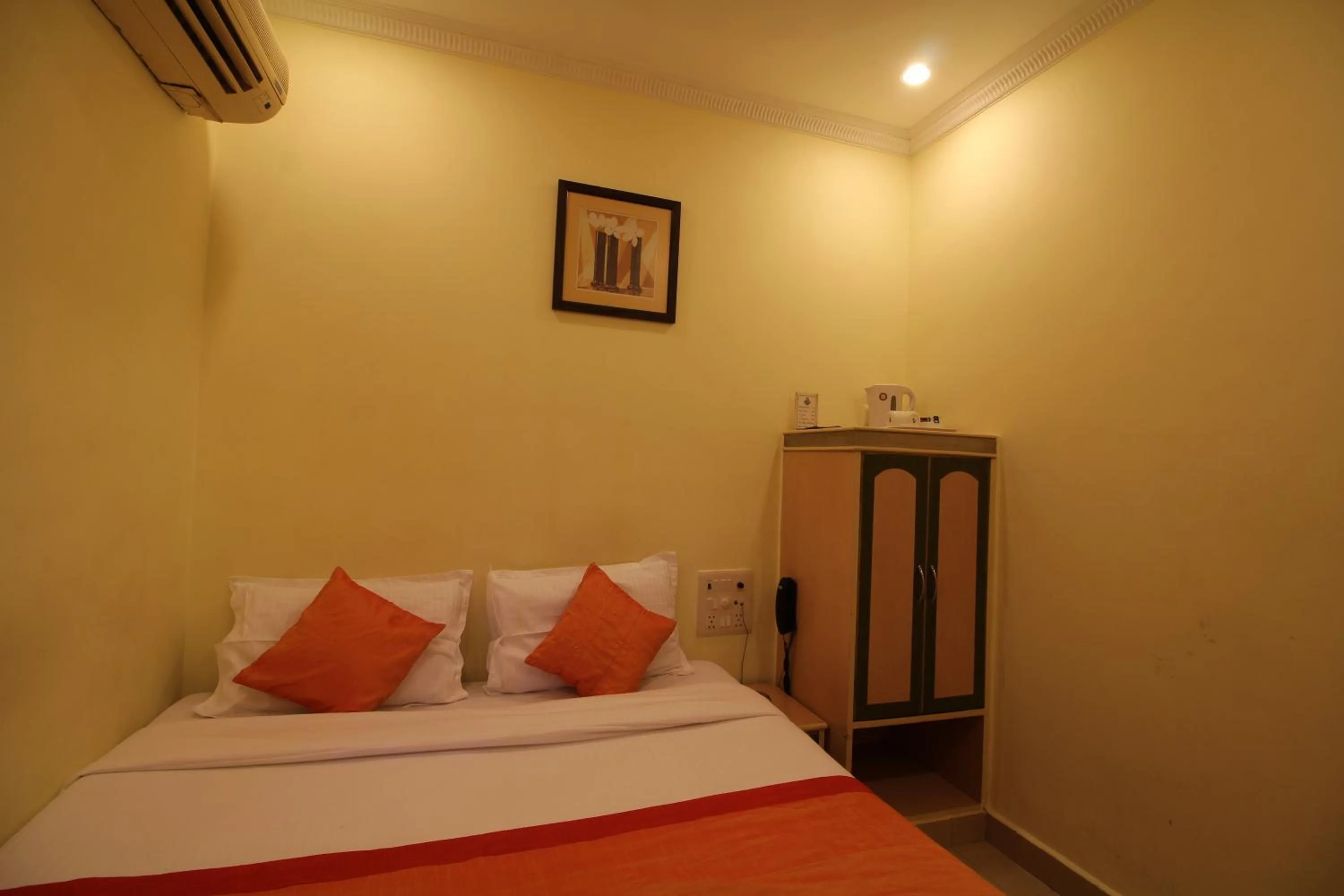 Bed in Hotel Mogul Palace - Near Masjid Bunder Mumbai