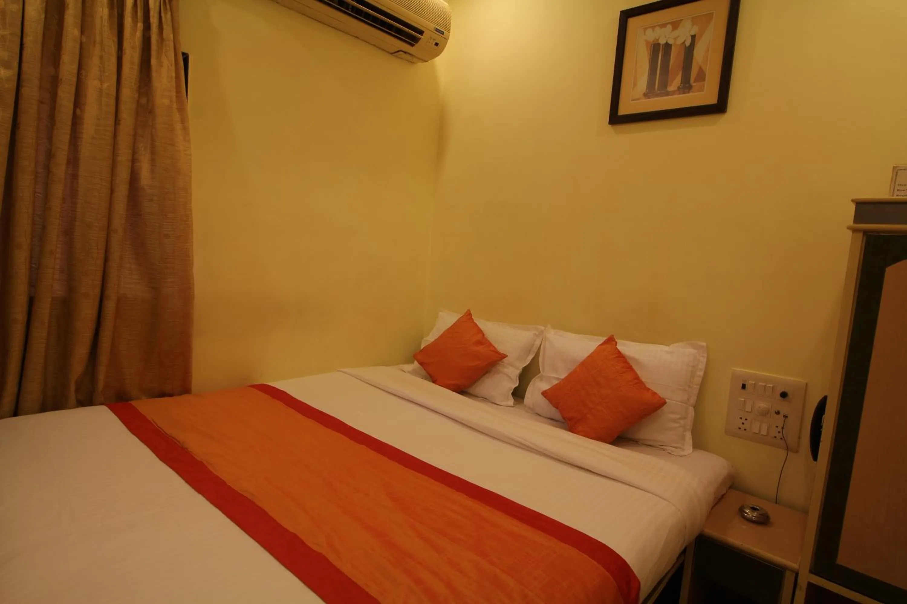 Bed in Hotel Mogul Palace - Near Masjid Bunder Mumbai