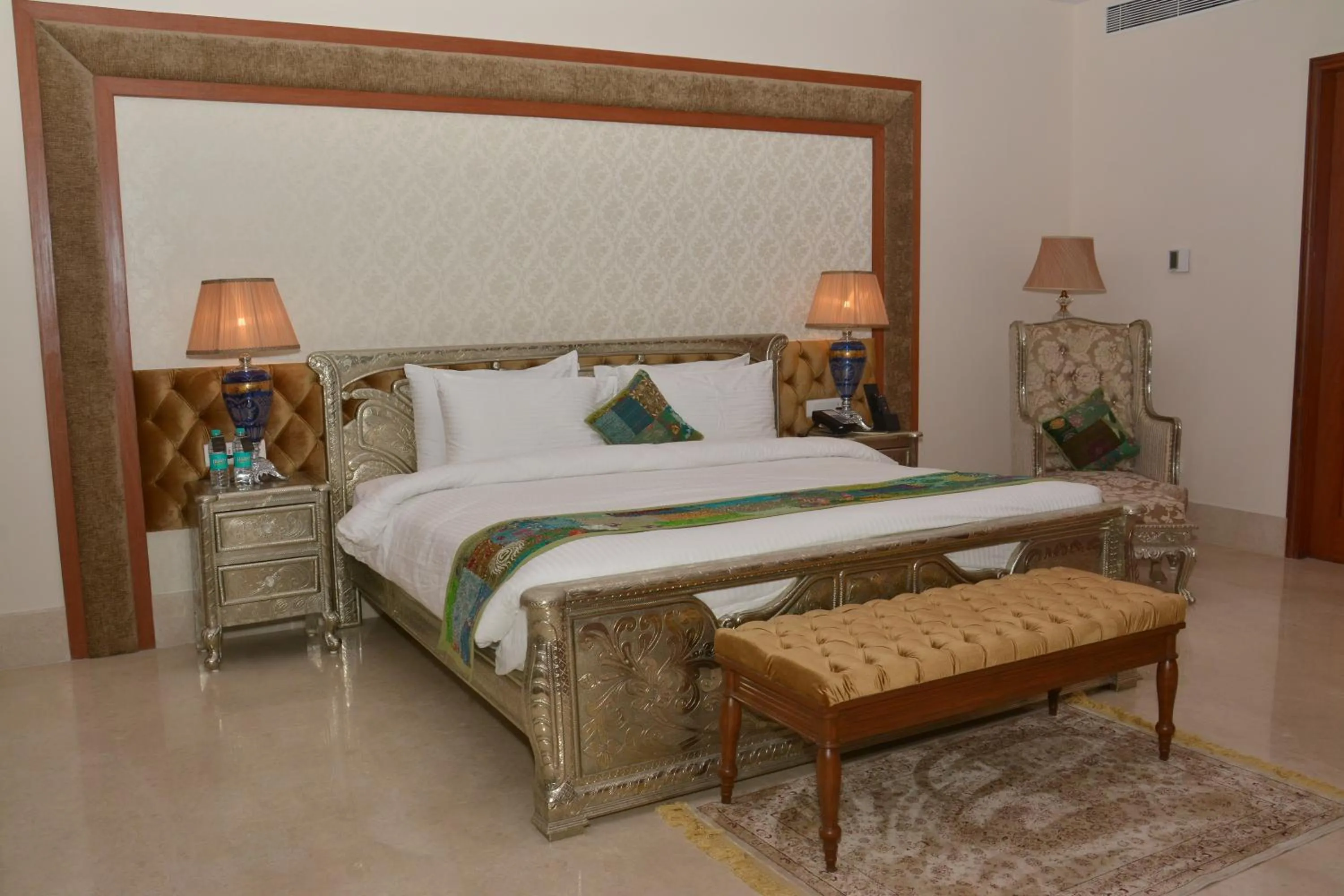 Bed in Indana Palace Jaipur