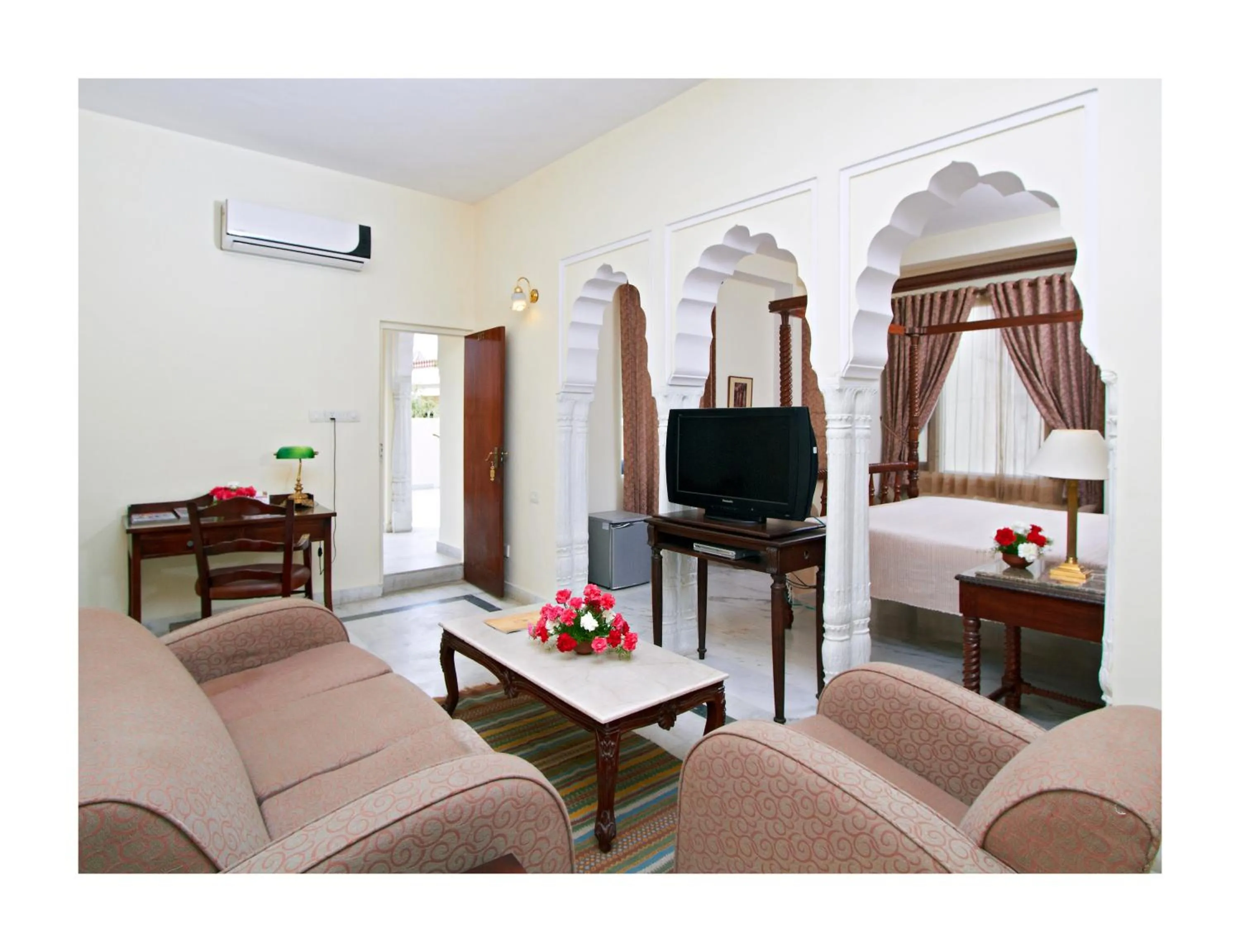 TV and multimedia, Bed in Mandawa Haveli