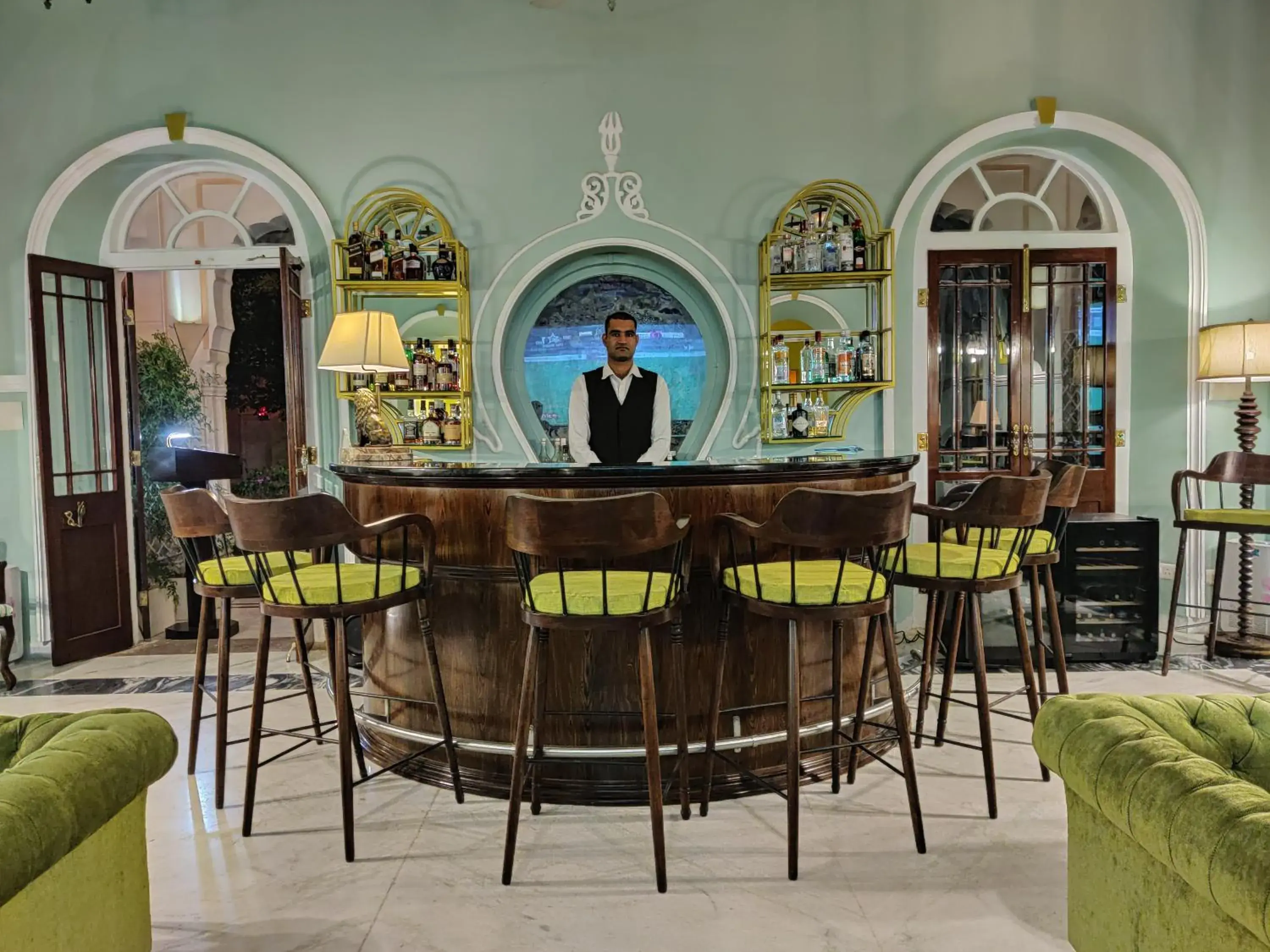 Lounge or bar in Mandawa Haveli Lounge or bar in Mandawa Haveli