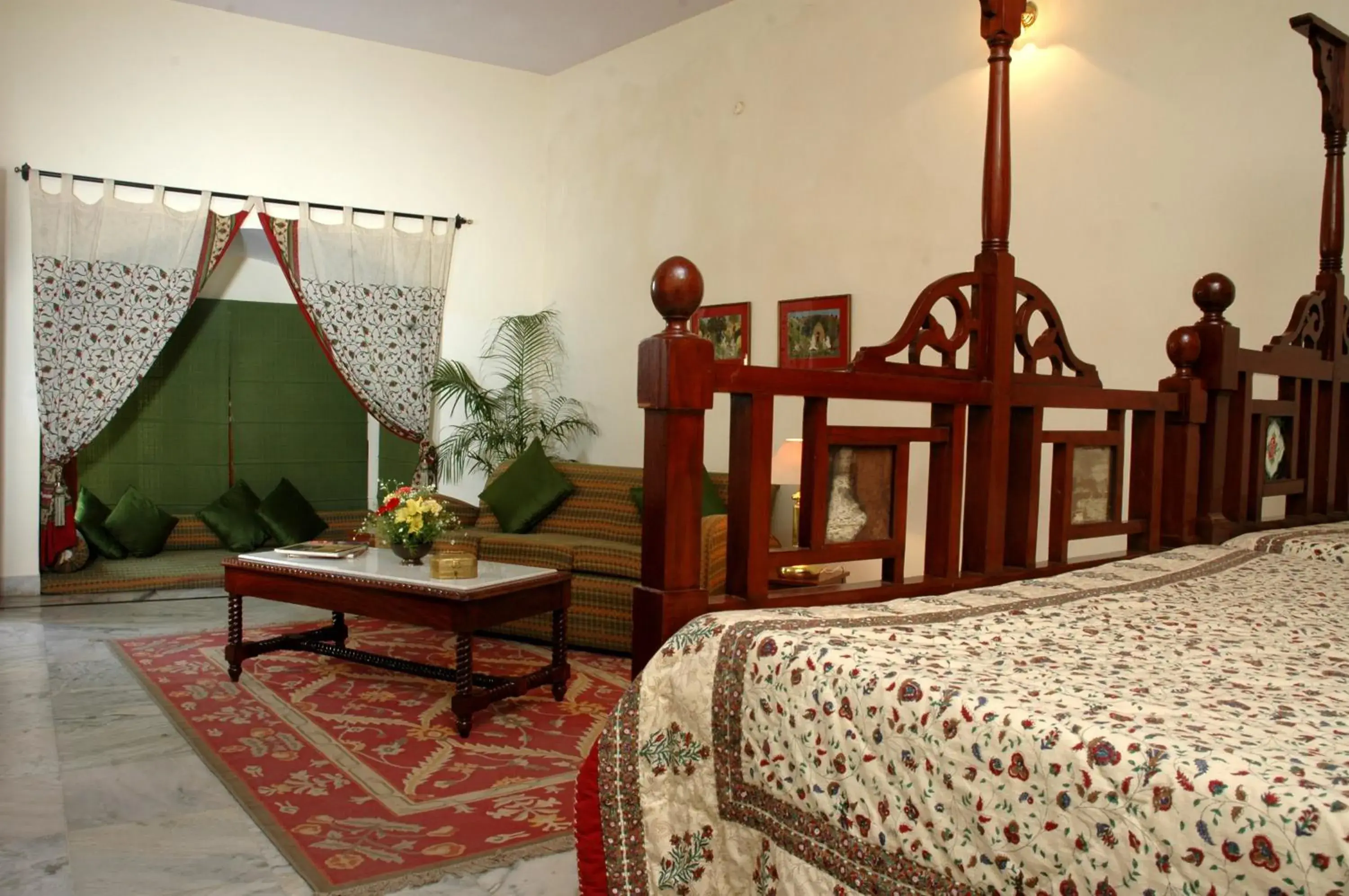 Photo of the whole room, Bed in Mandawa Haveli Photo of the whole room, Bed in Mandawa Haveli