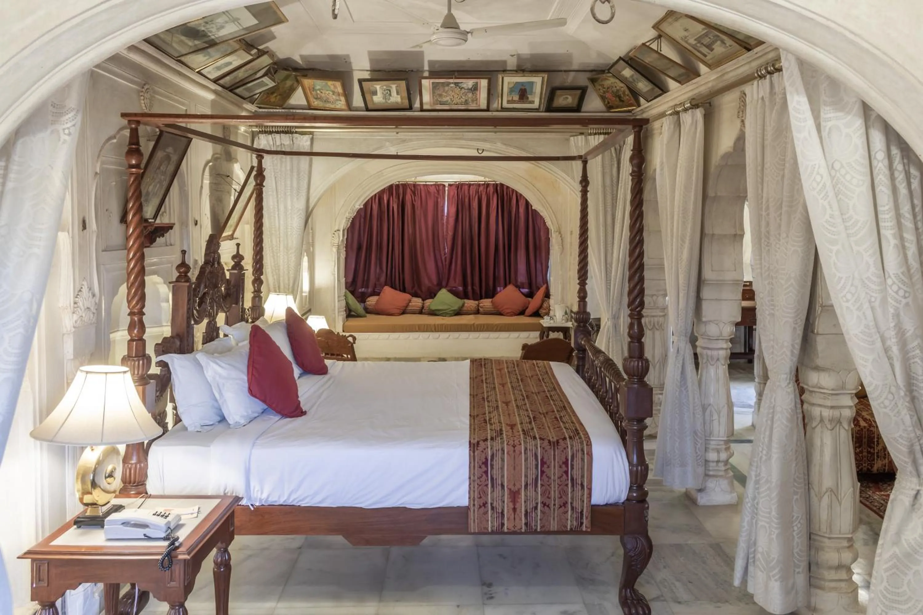 Bedroom, Bed in Hotel Castle Mandawa