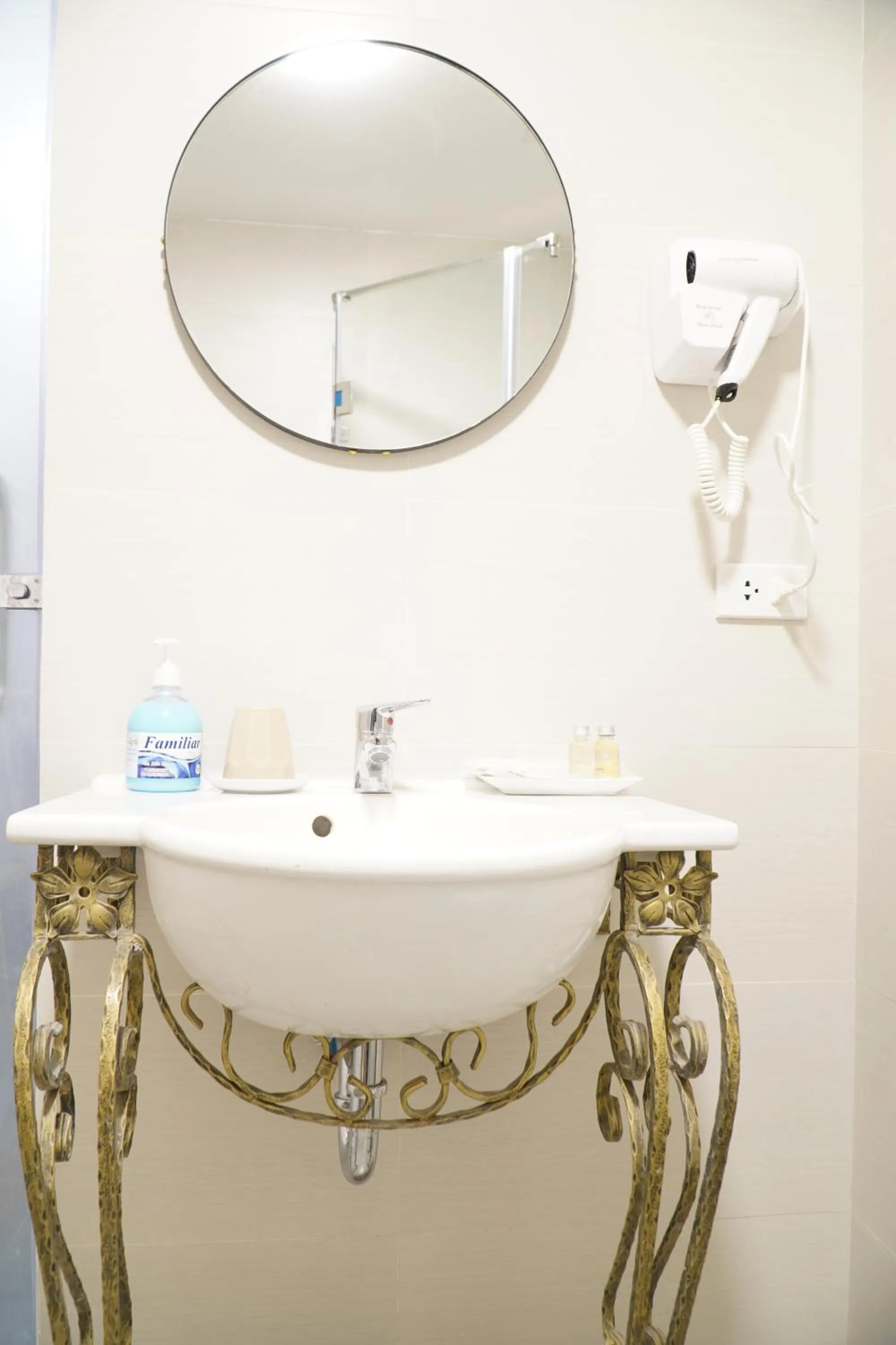 Bathroom in Thức at 3am - Old Quarter Hanoi Lotus