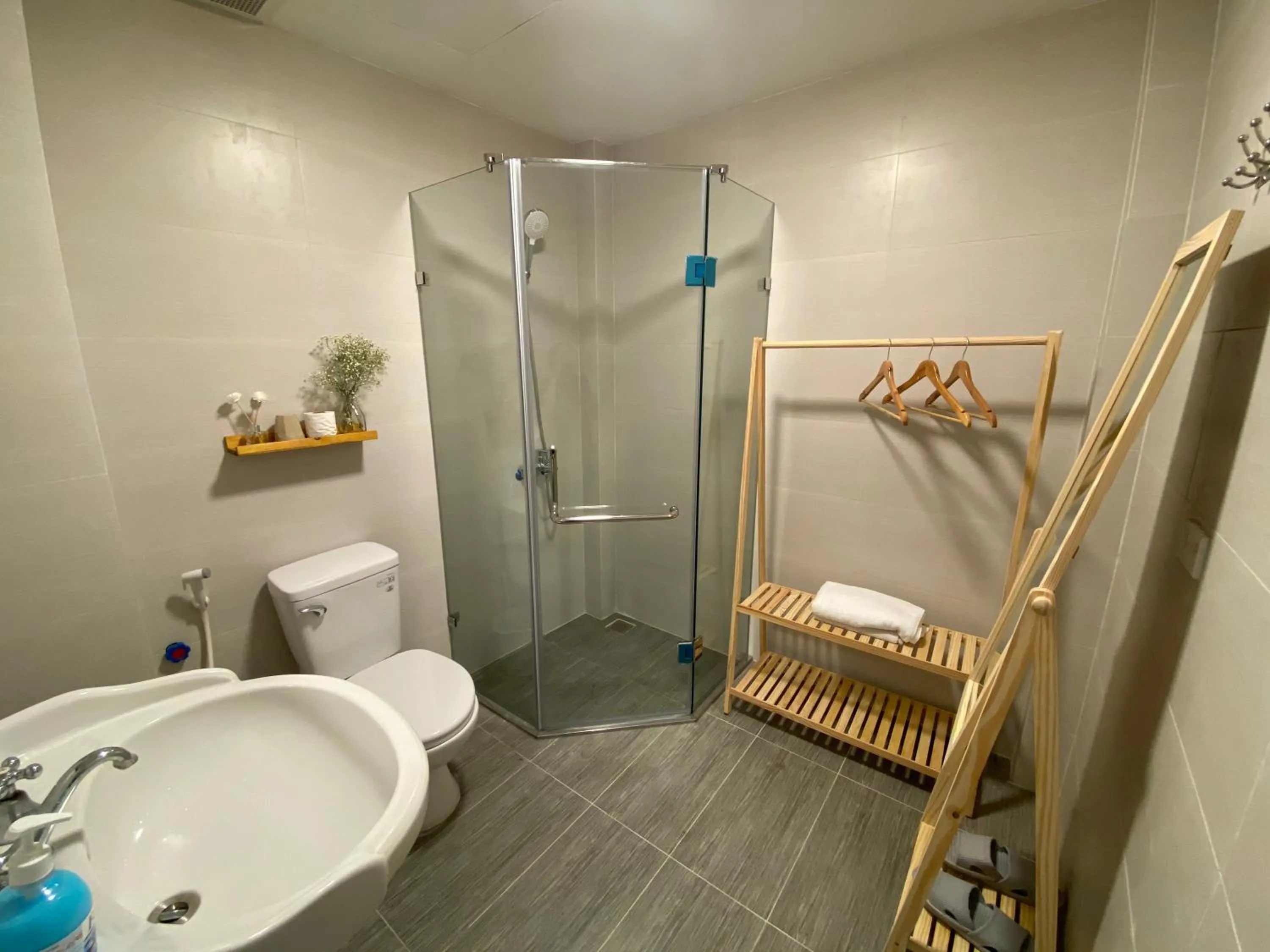 Bathroom in Thức at 3am - Old Quarter Hanoi Lotus