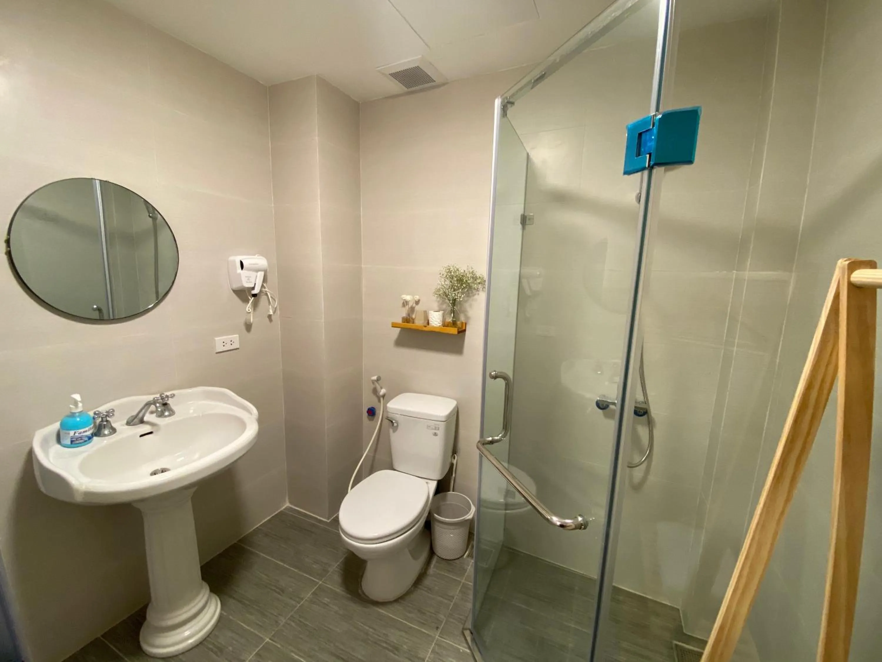 Bathroom in Thức at 3am - Old Quarter Hanoi Lotus