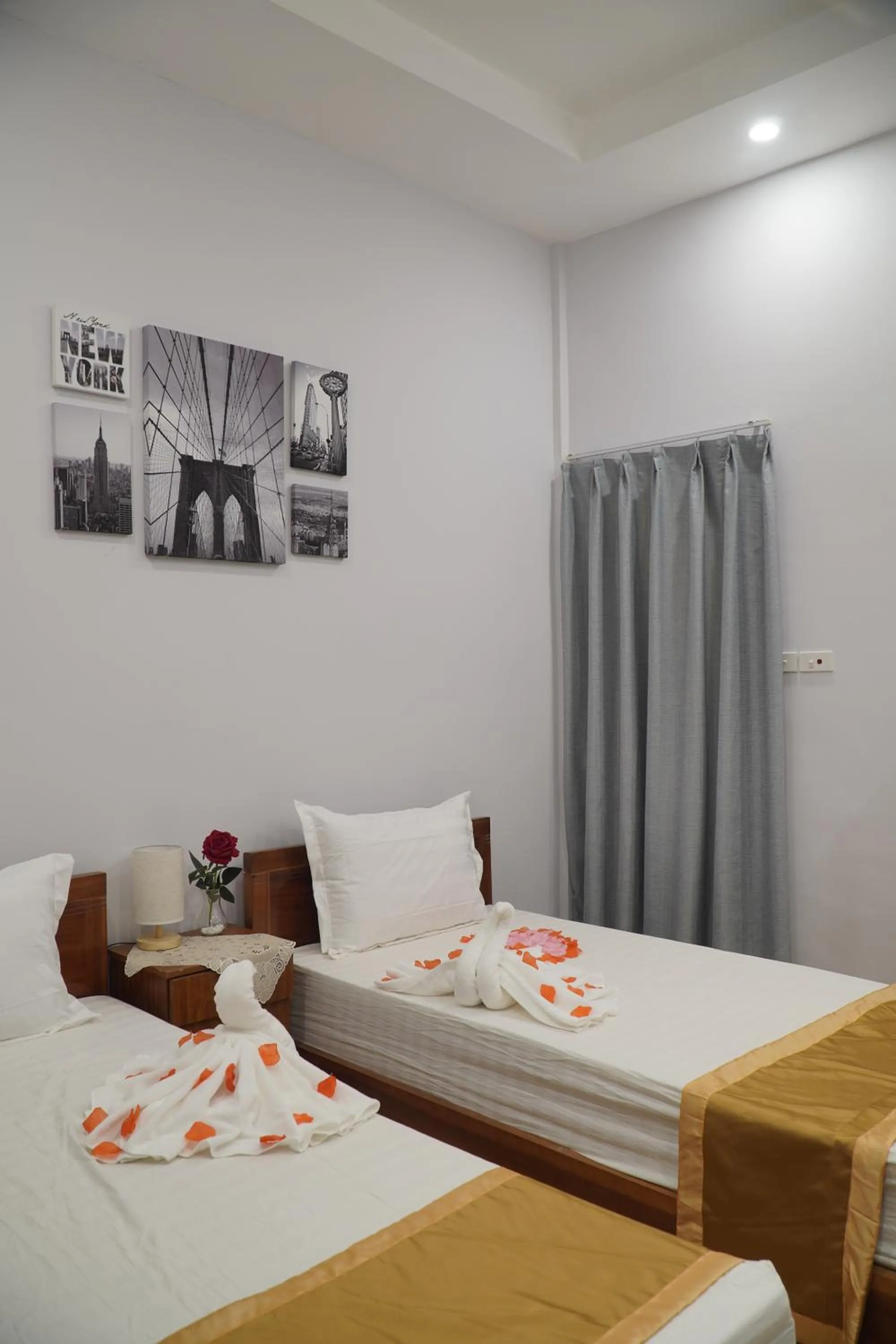 Photo of the whole room, Bed in Thức at 3am - Old Quarter Hanoi Lotus