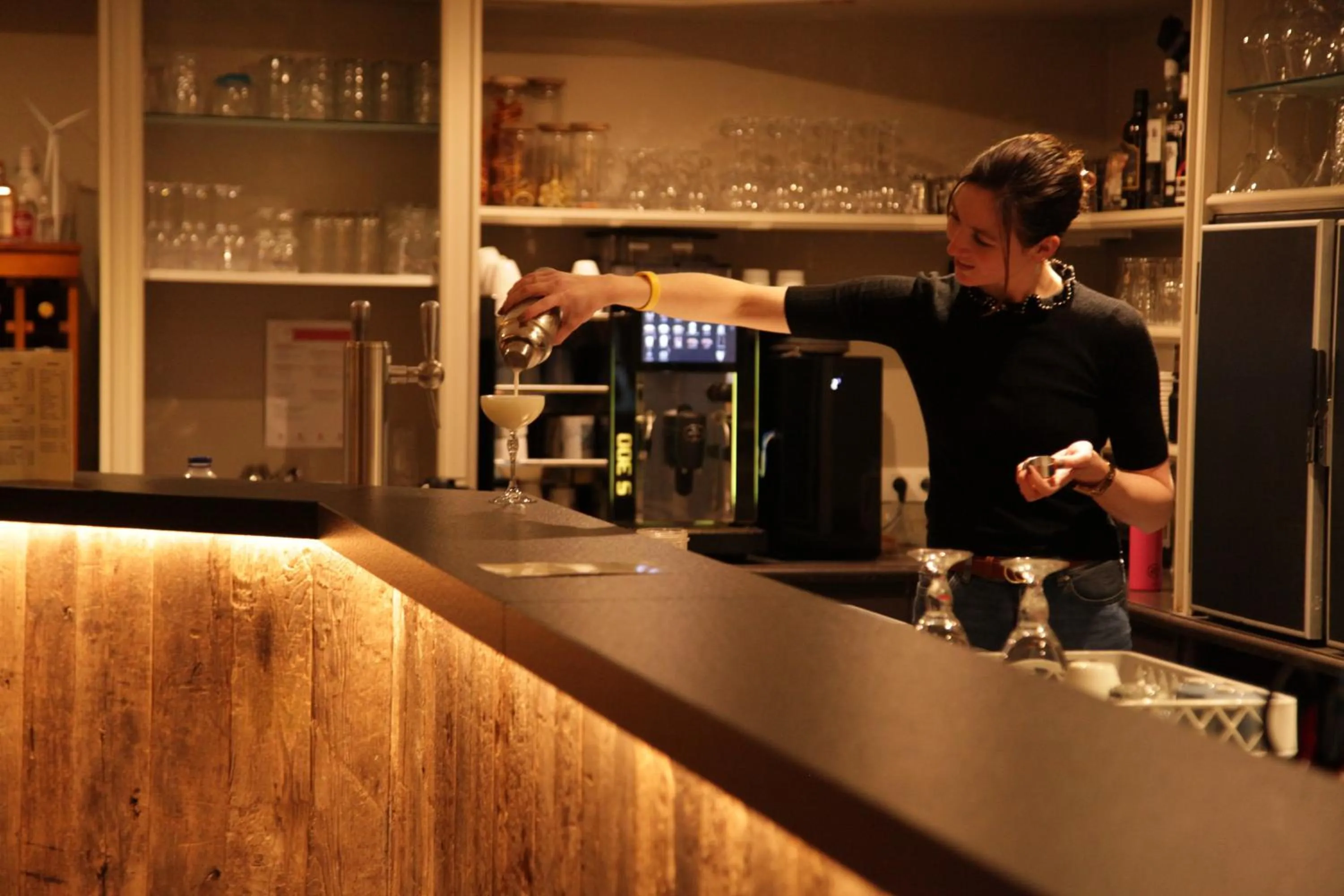 Restaurant/places to eat in Hotel Callecanes