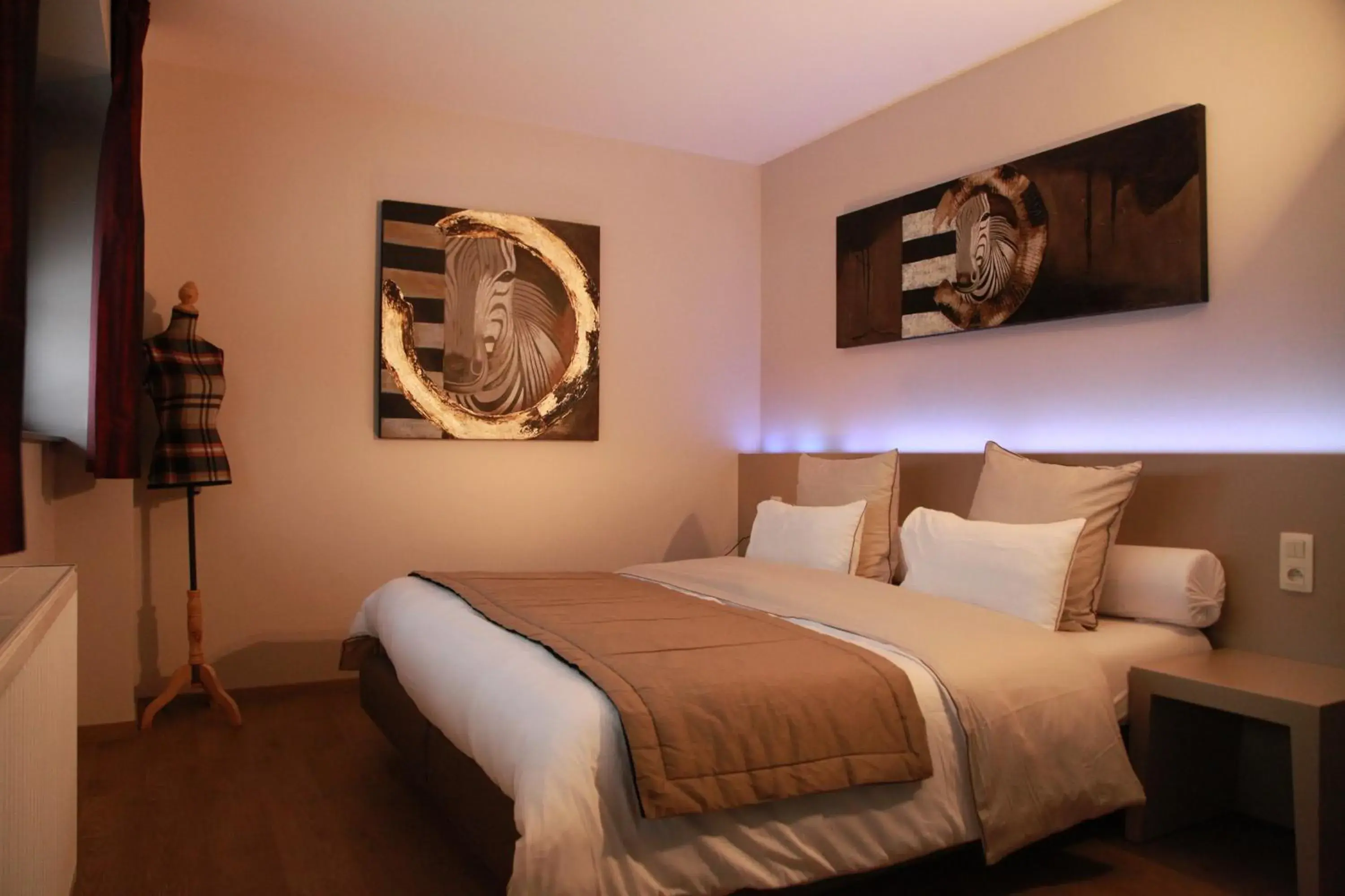 Executive Room with King Size Bed and Countryside View in Hotel Callecanes Executive Room with King Size Bed and Countryside View in Hotel Callecanes