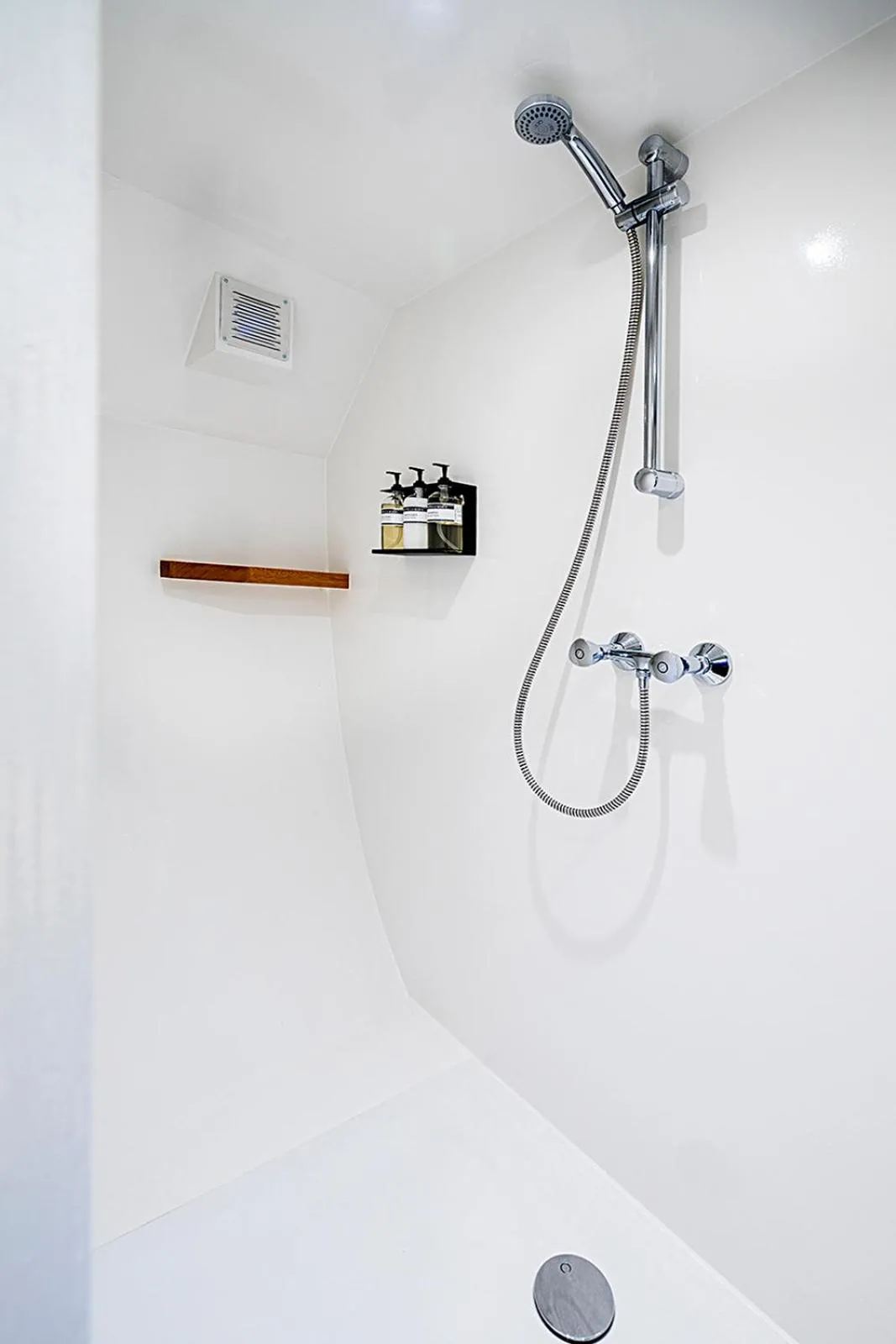 Shower in Asile Flottant