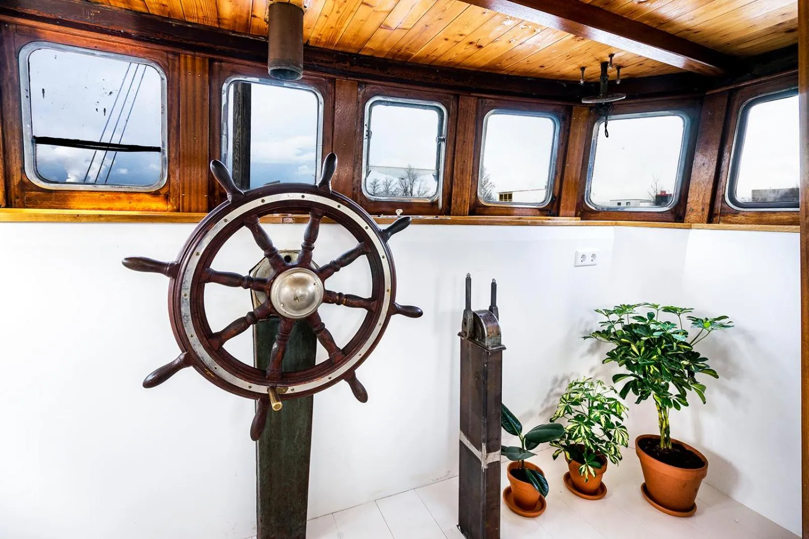Photo of the whole room in Asile Flottant