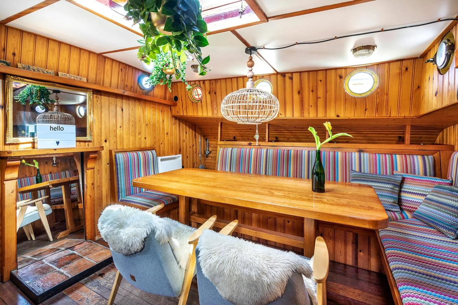 Living room in Asile Flottant