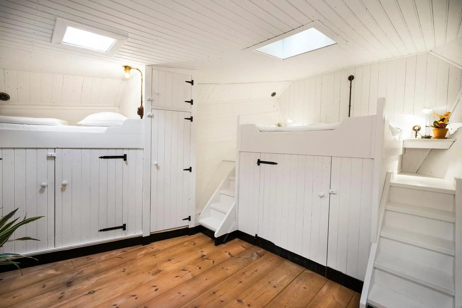 Bed in Asile Flottant
