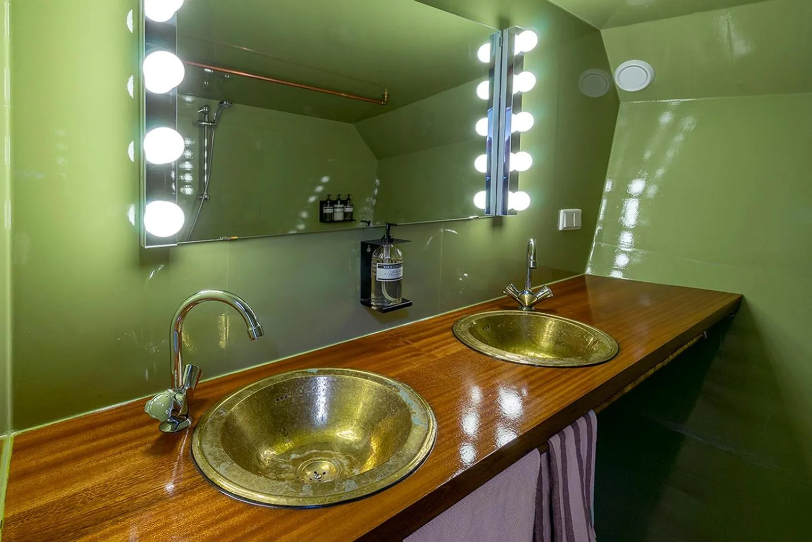 Bathroom in Asile Flottant
