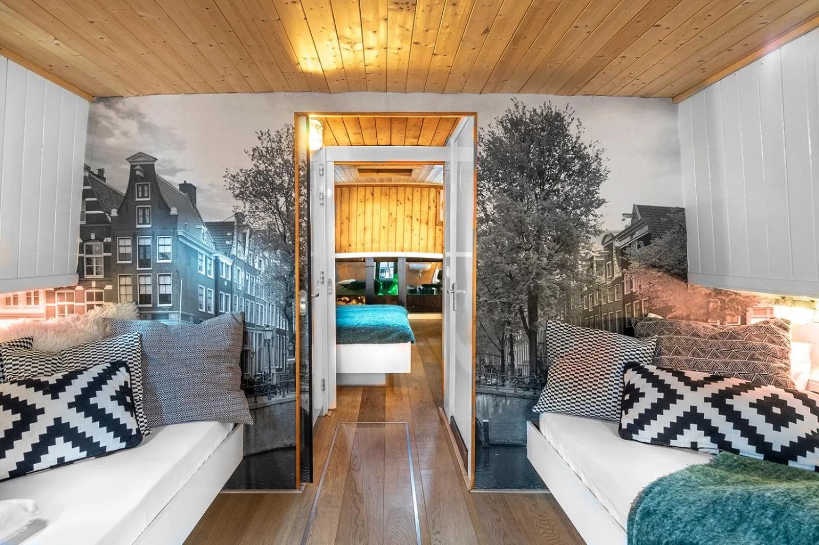 Living room, Bed in Asile Flottant