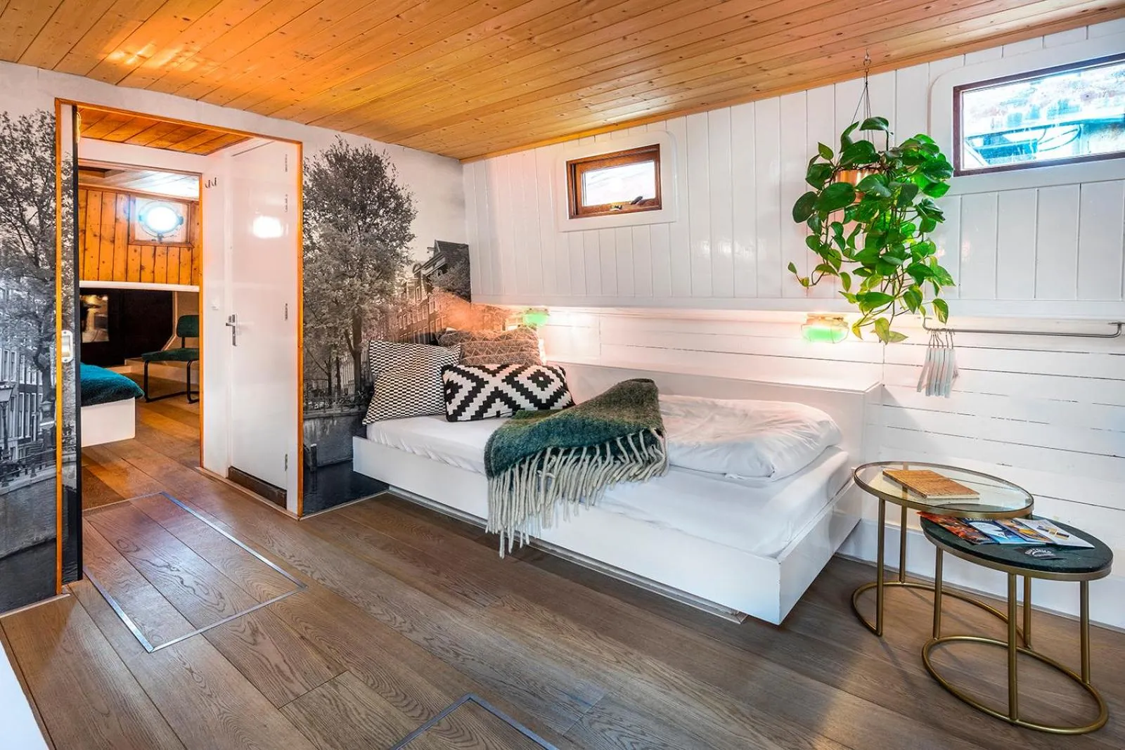 Living room in Asile Flottant