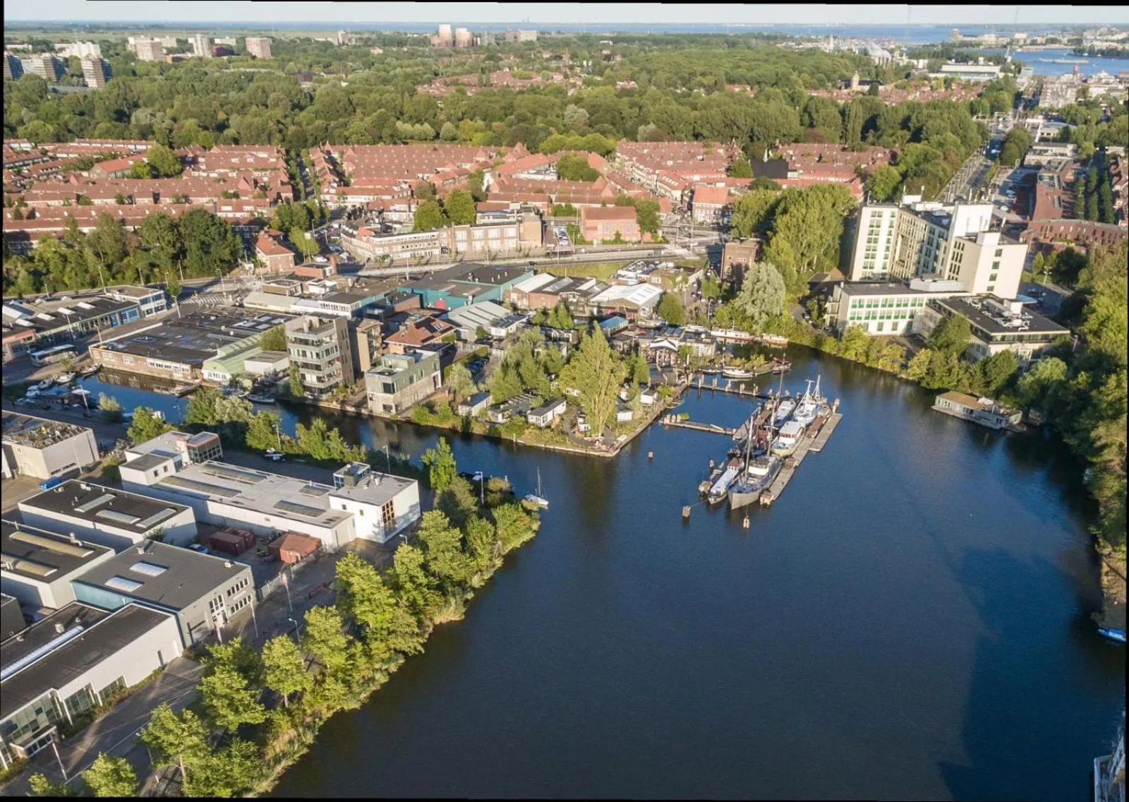 Neighbourhood in Asile Flottant