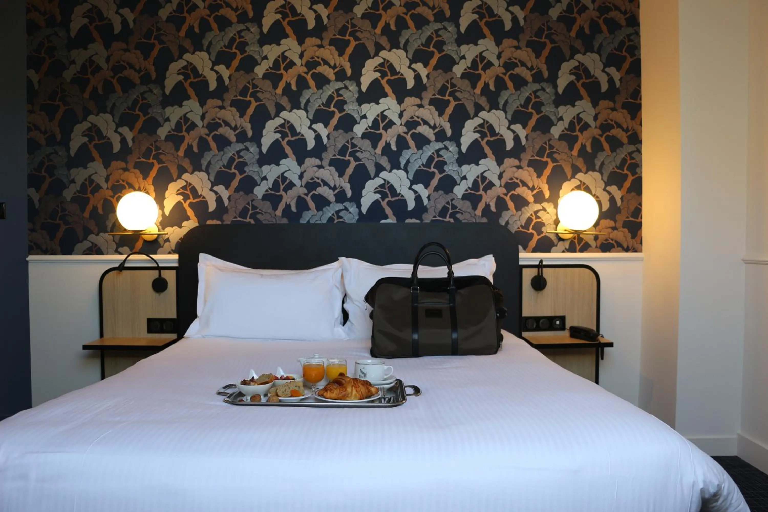 Bed in Hôtel Anne d'Anjou, The Originals Collection