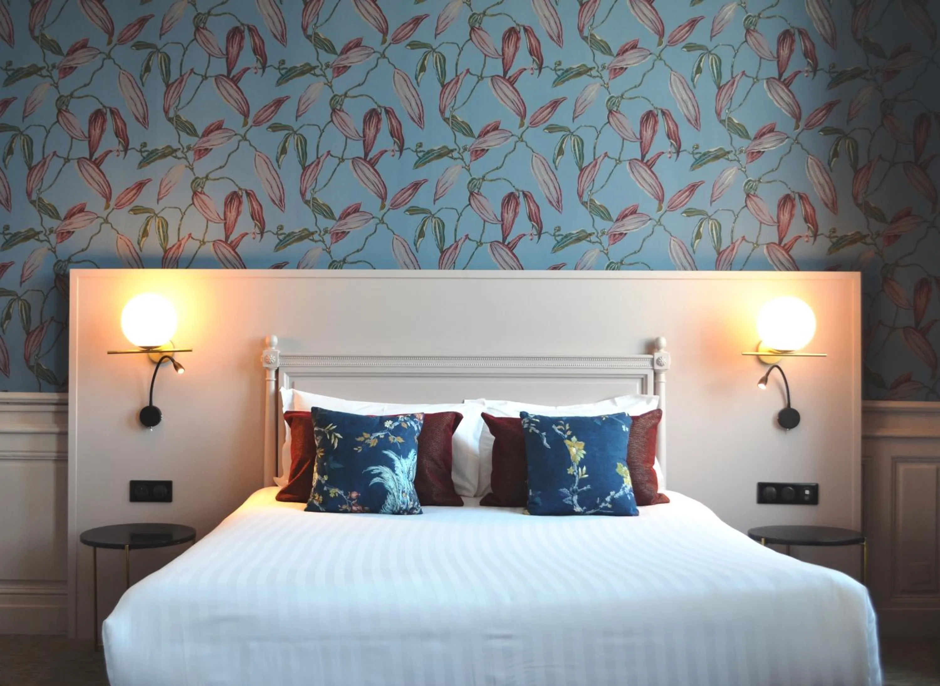 Bed in Hôtel Anne d'Anjou, The Originals Collection