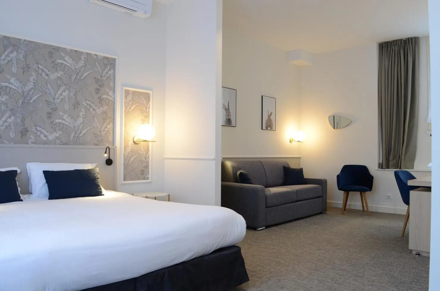 Bed in Hôtel Anne d'Anjou, The Originals Collection