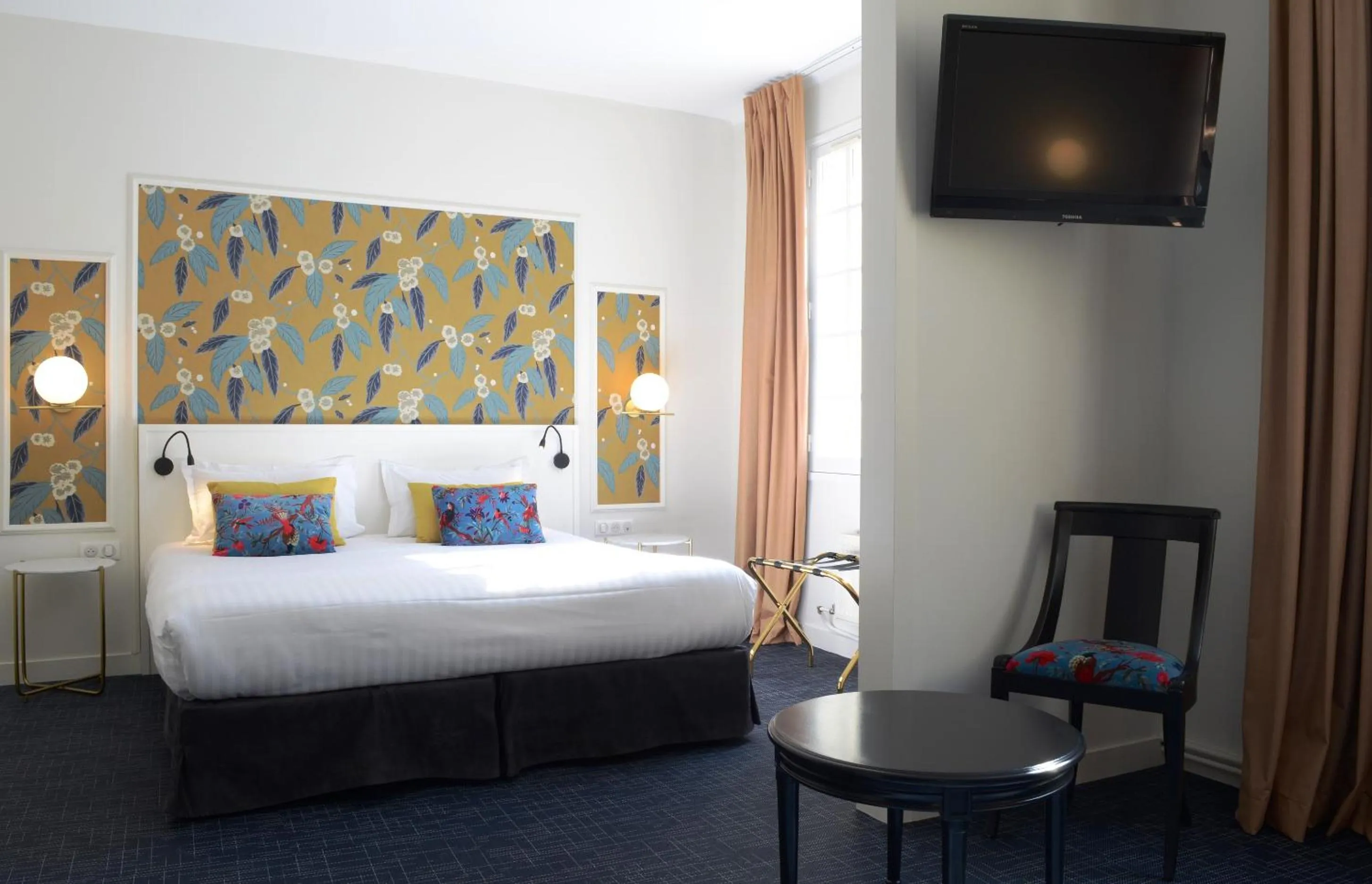 Bed in Hôtel Anne d'Anjou, The Originals Collection