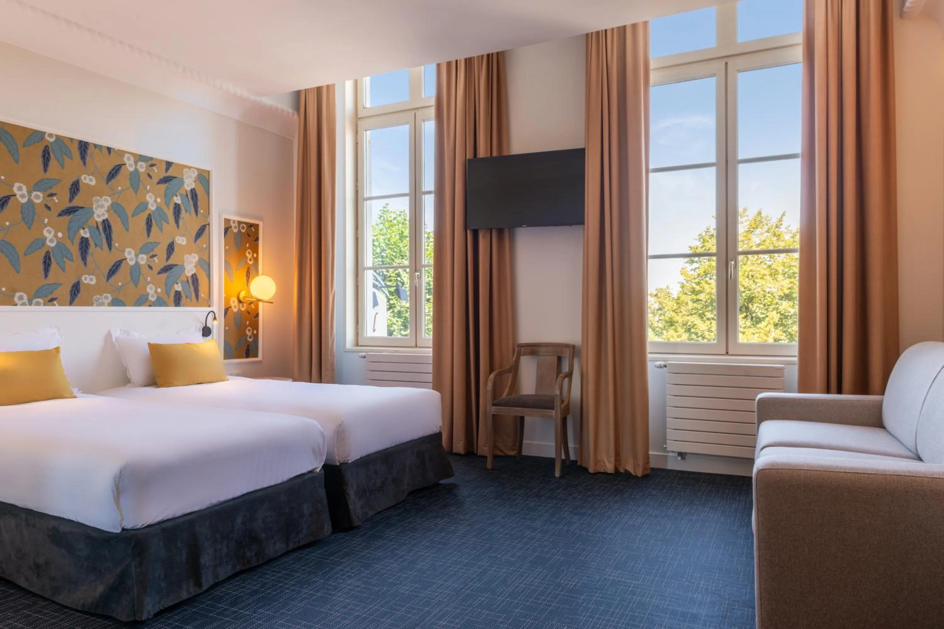 Bedroom, Bed in Hôtel Anne d'Anjou, The Originals Collection