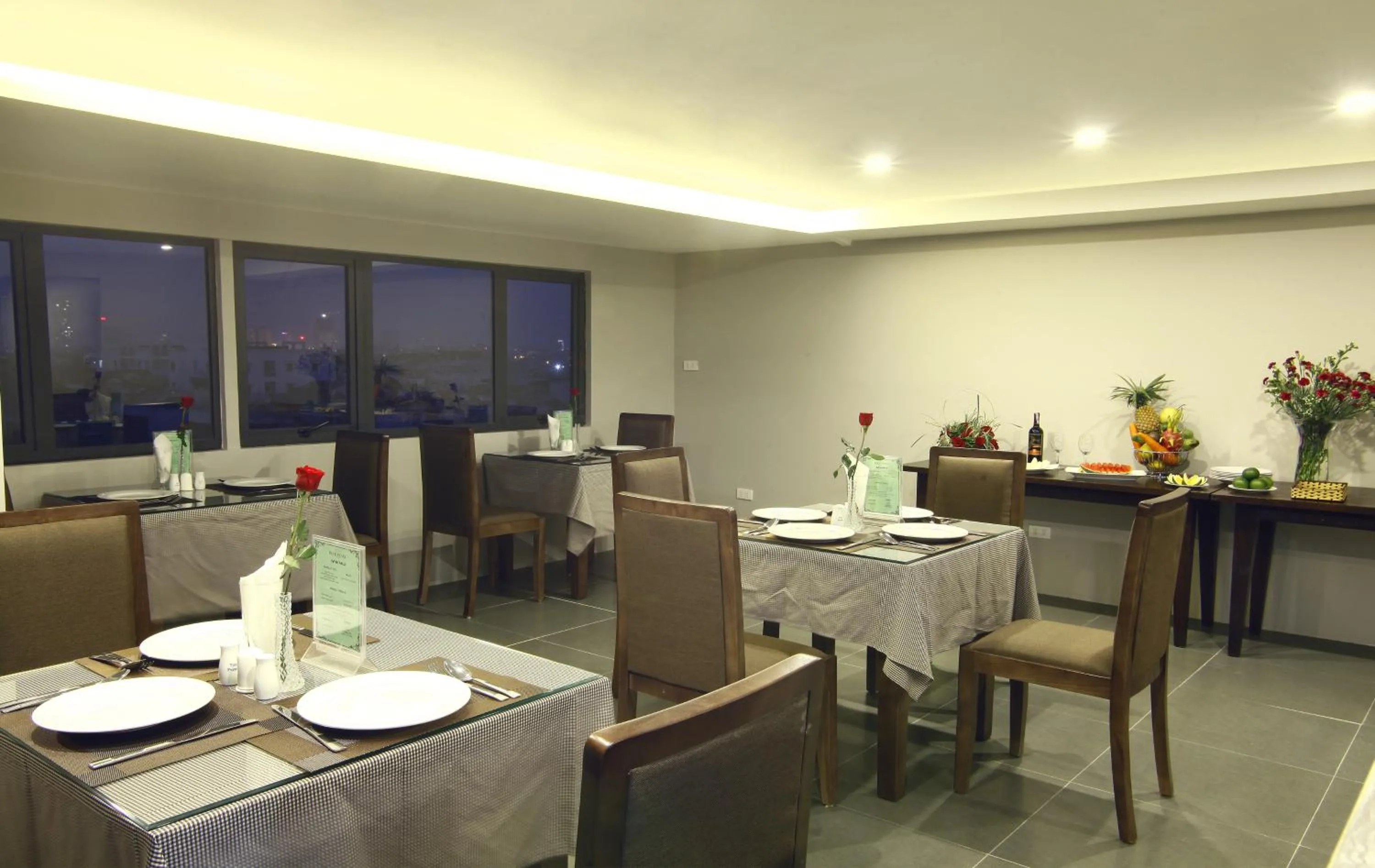 Restaurant/places to eat in Blue Pearl West Hotel