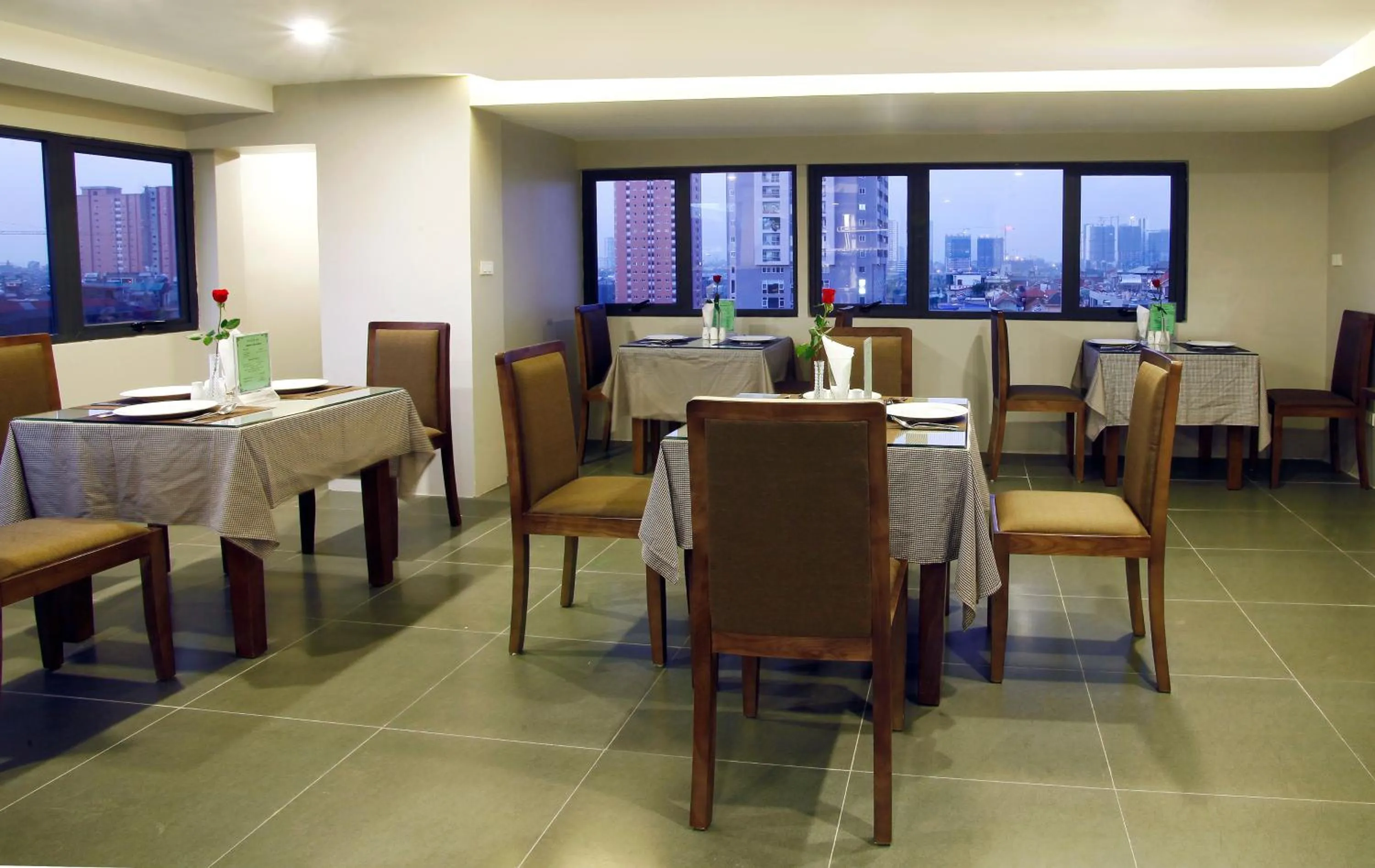 Restaurant/places to eat in Blue Pearl West Hotel