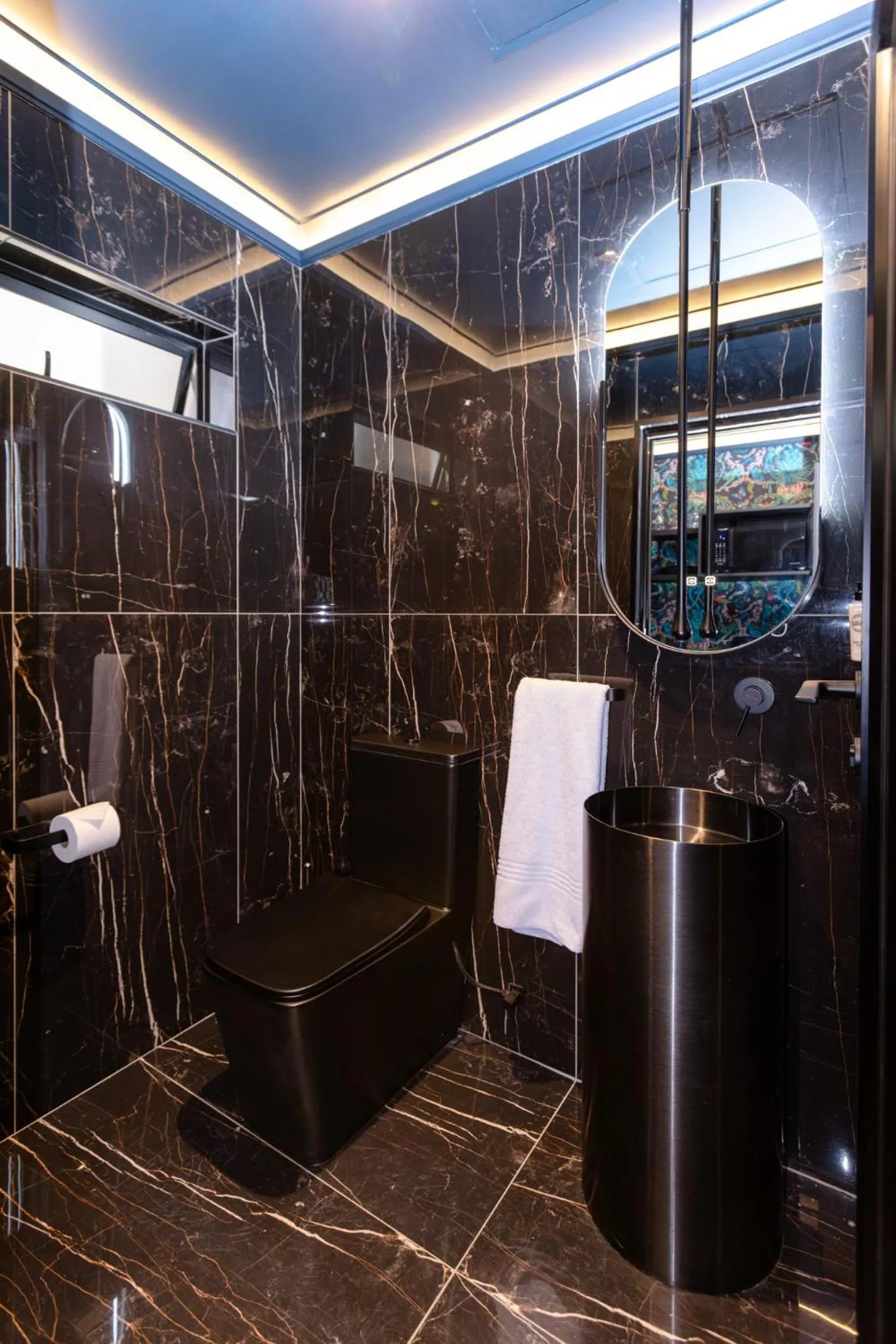 Toilet in Mint Hotel Sandhurst