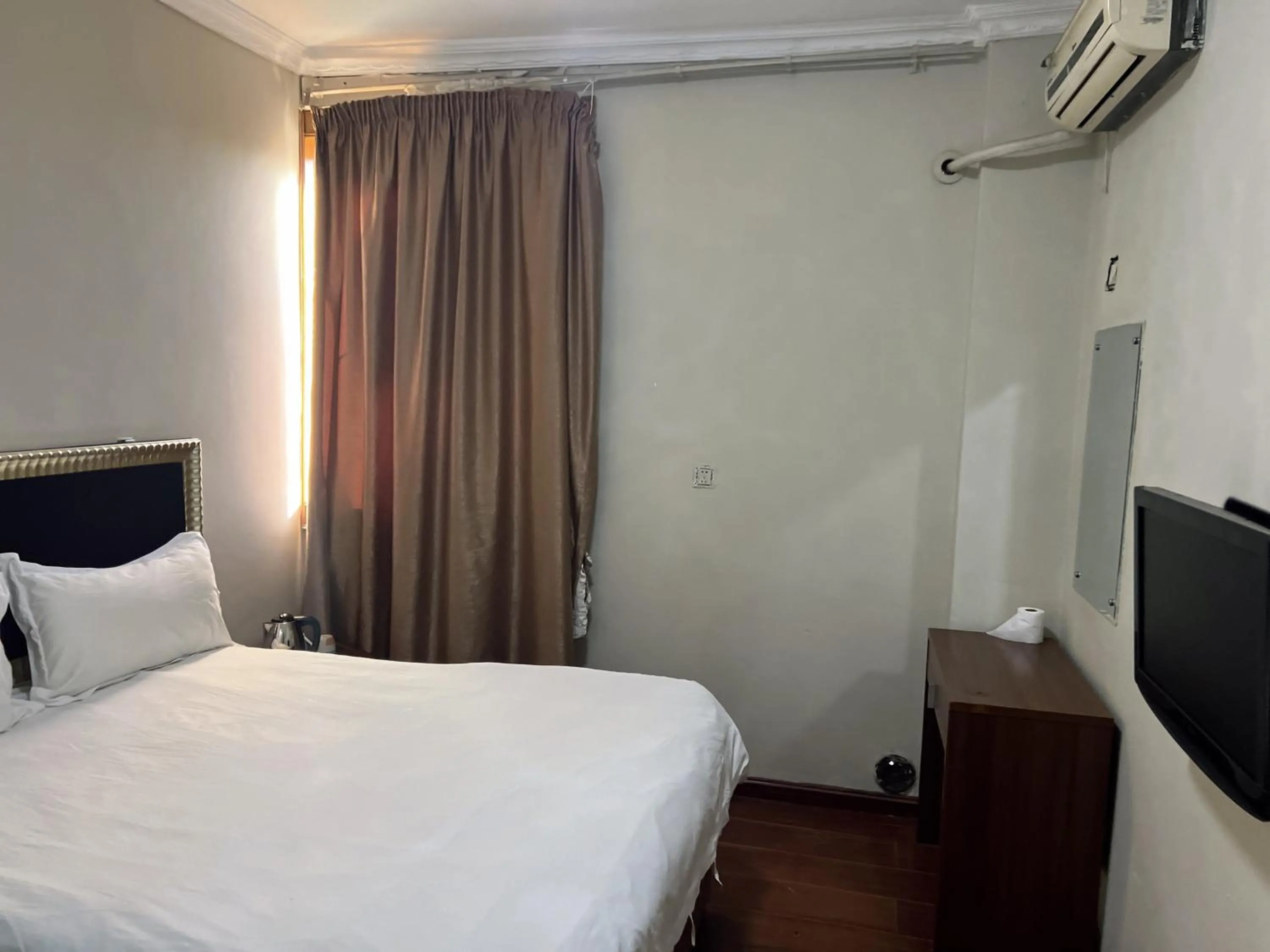 Shengtang Business Hotel