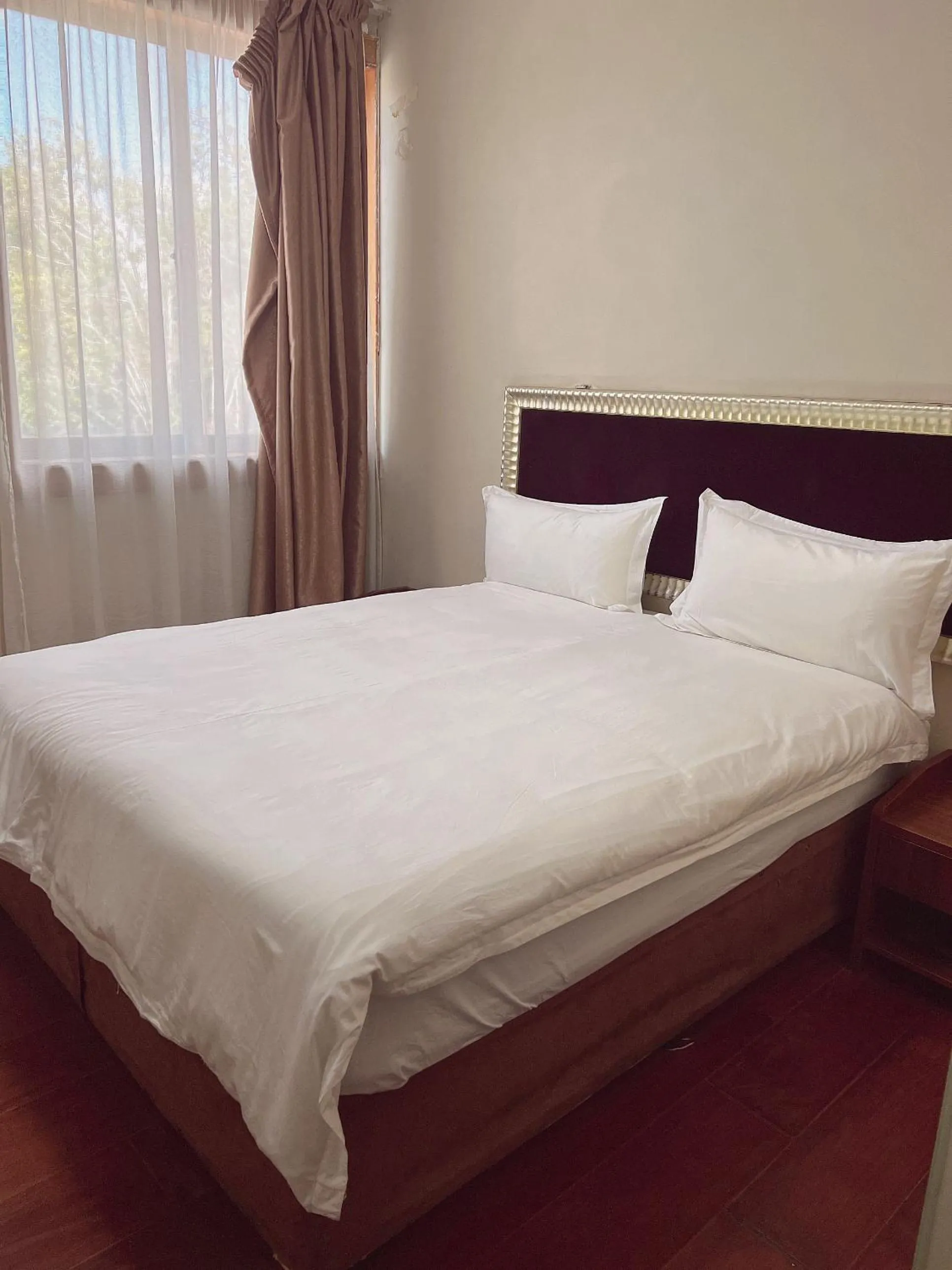 Shengtang Business Hotel