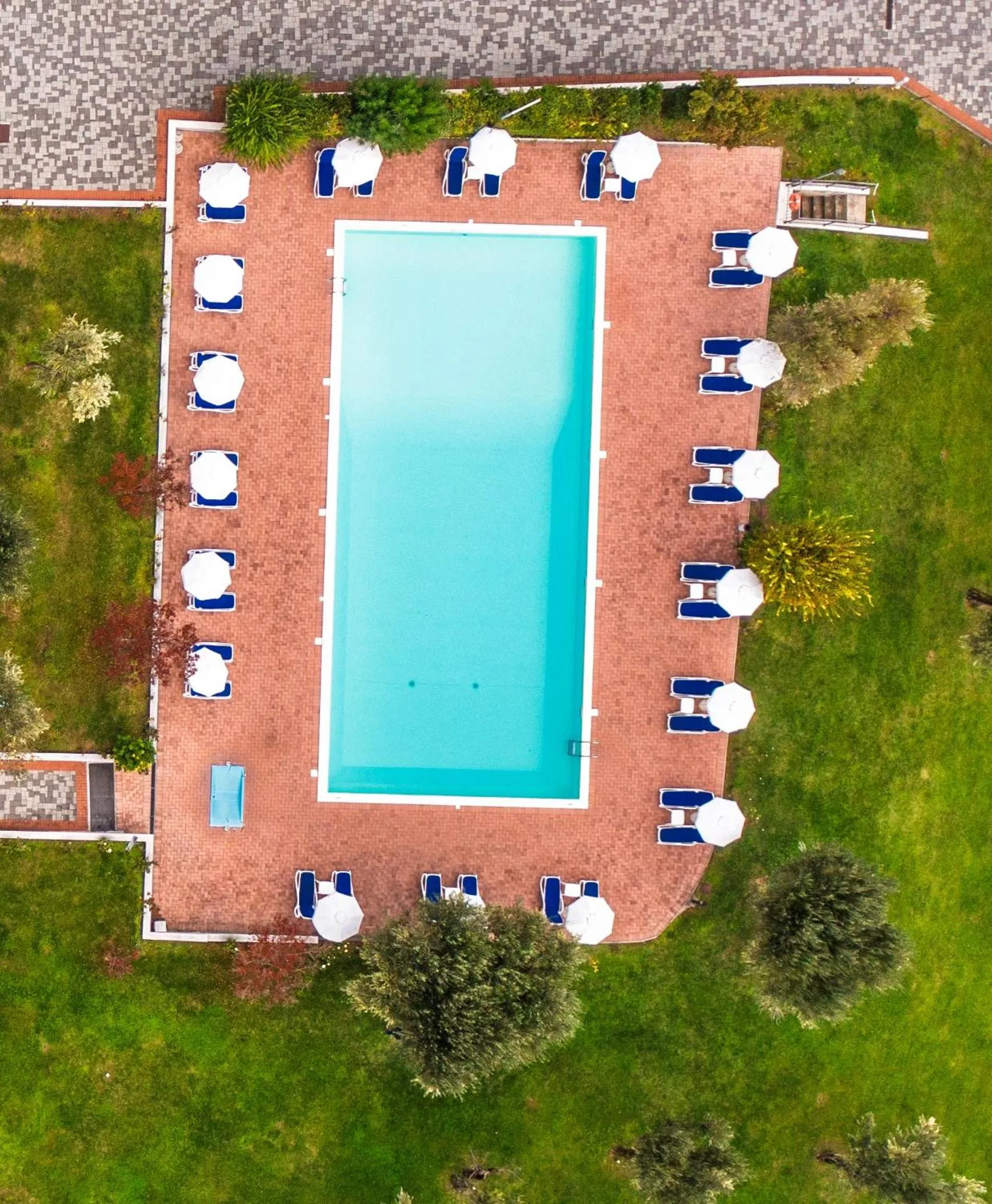 Swimming pool in Hotel Villa Paradiso Suite