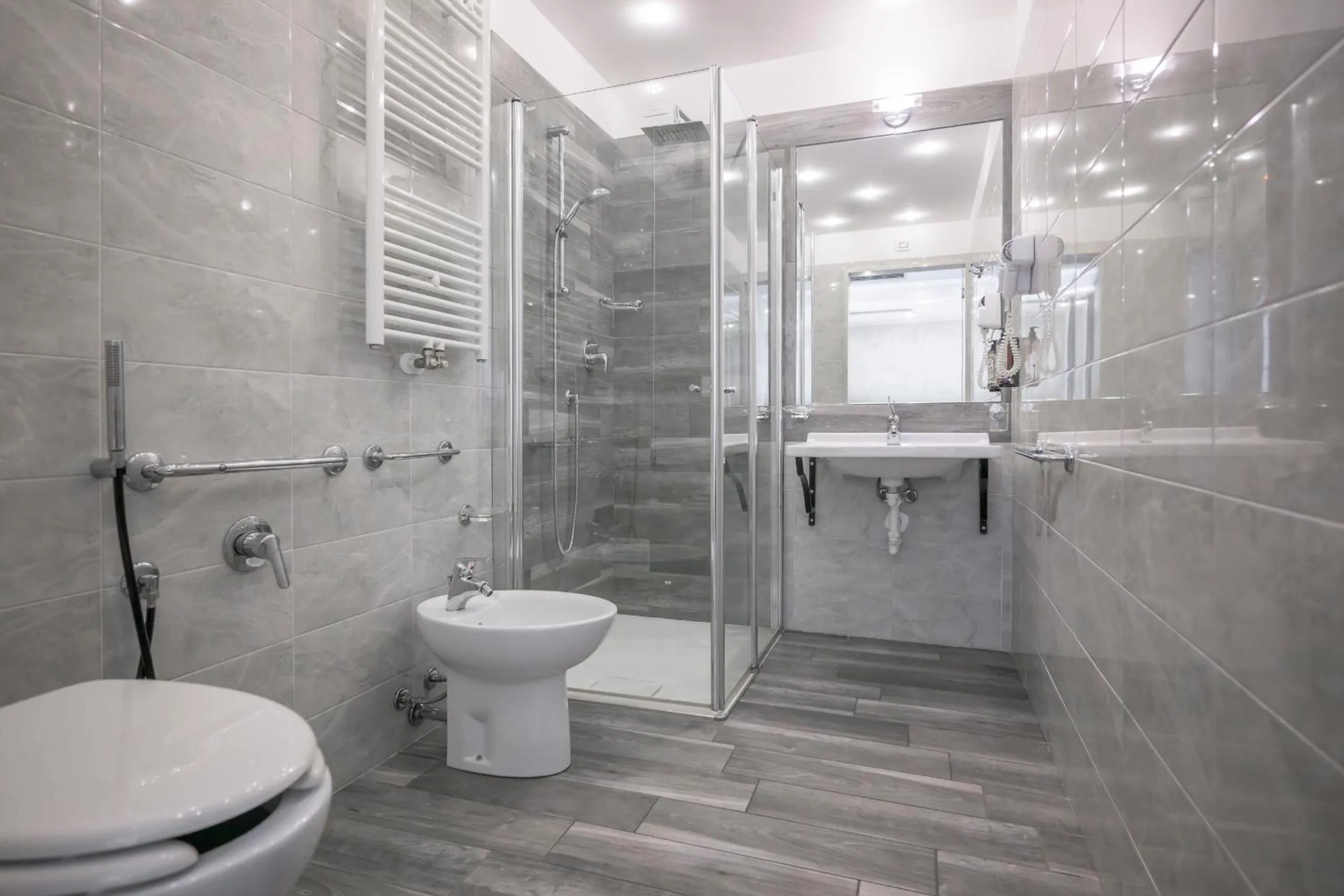 Bathroom in Hotel Villa Paradiso Suite