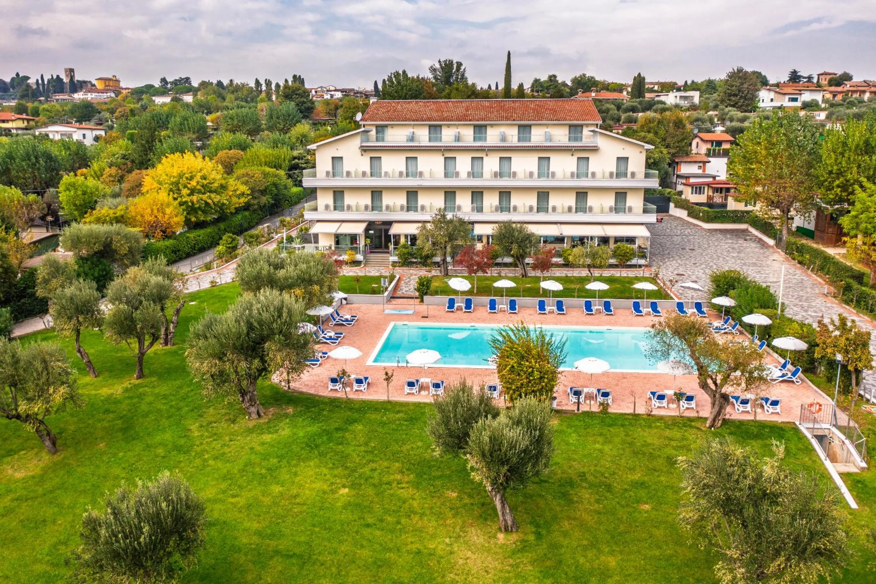 Property building in Hotel Villa Paradiso Suite