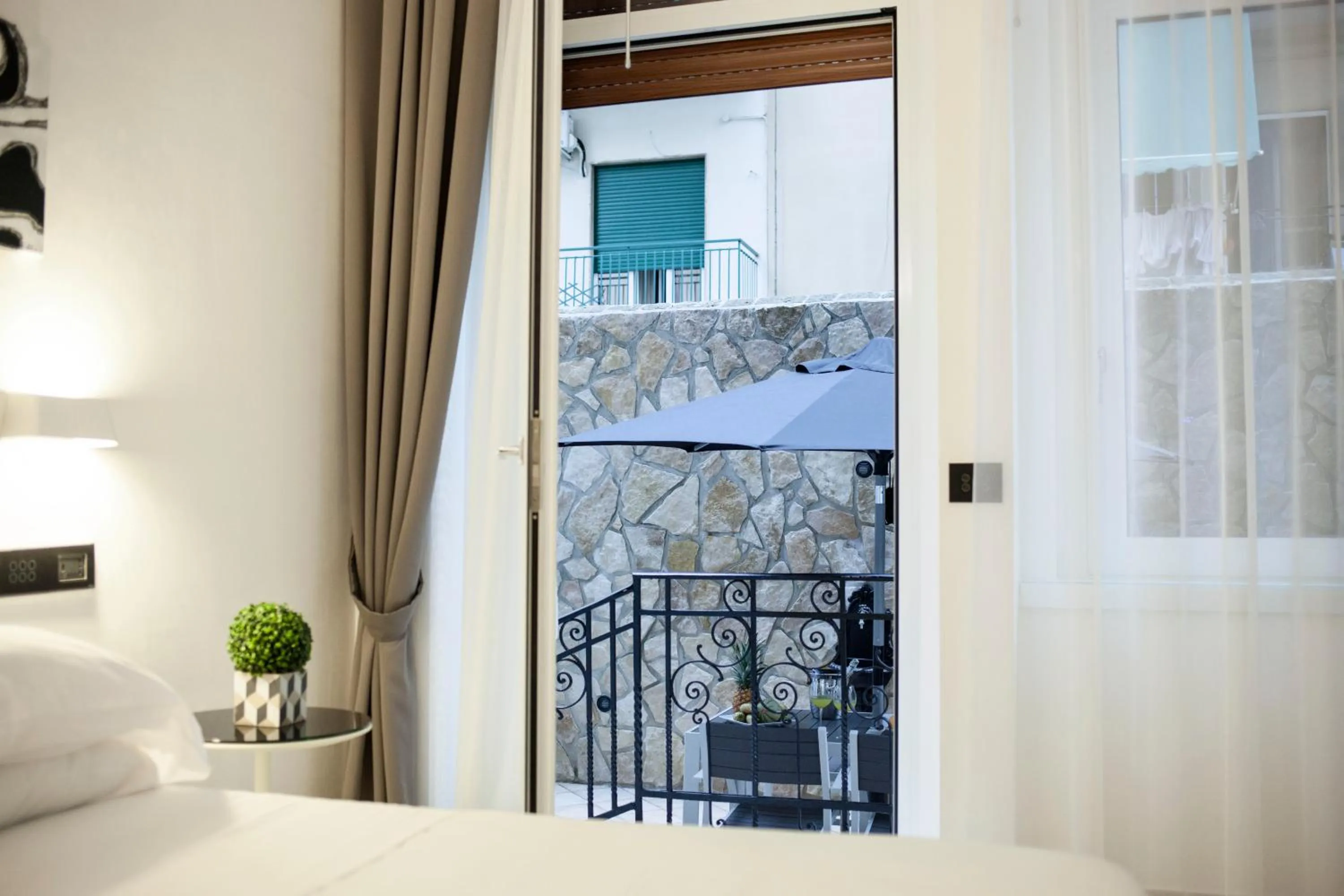Balcony/Terrace, Bed in LHP Suite Napoli Parco Margherita