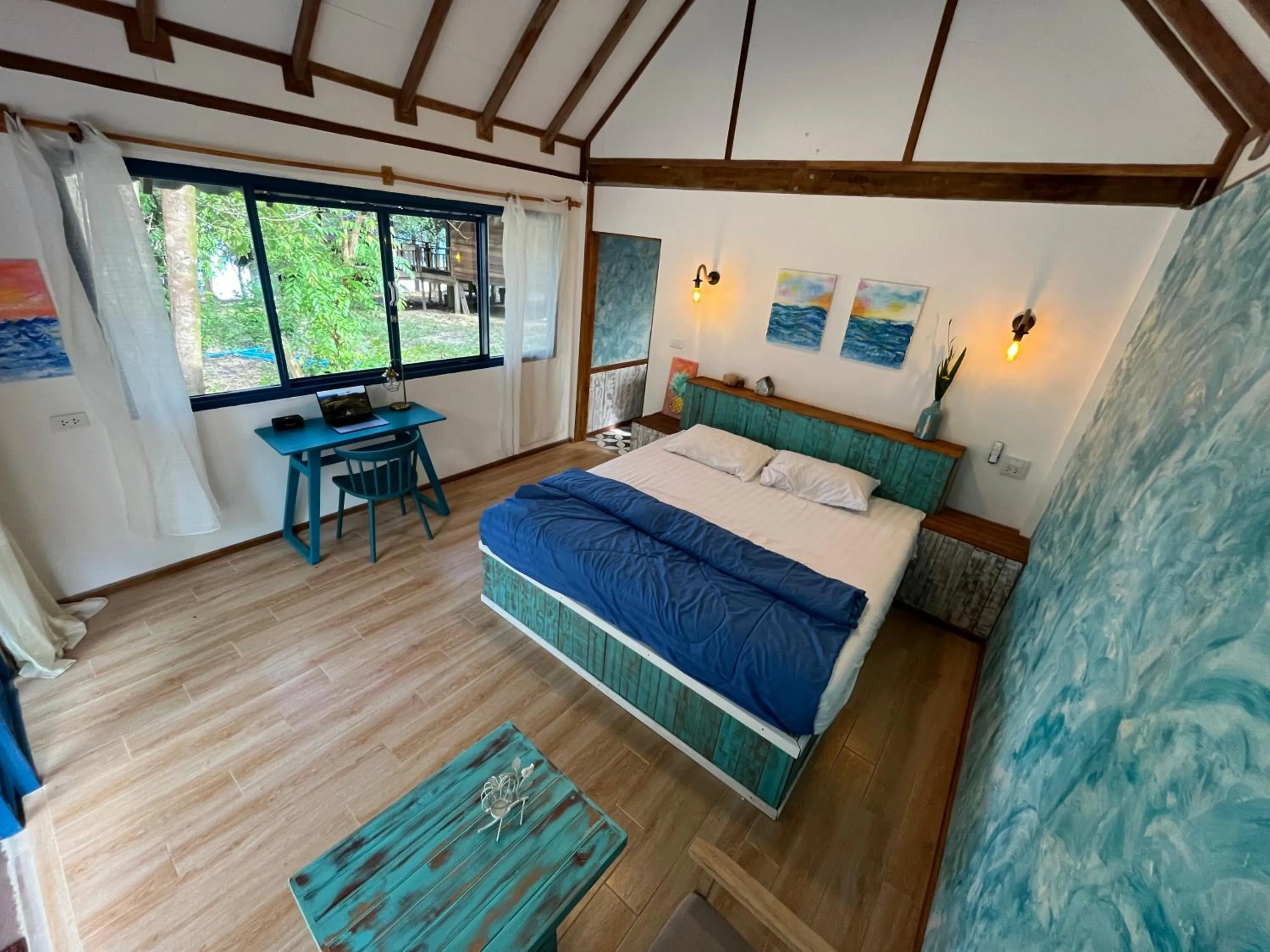 Photo of the whole room, Bed in Heaven Beach Resort & Art