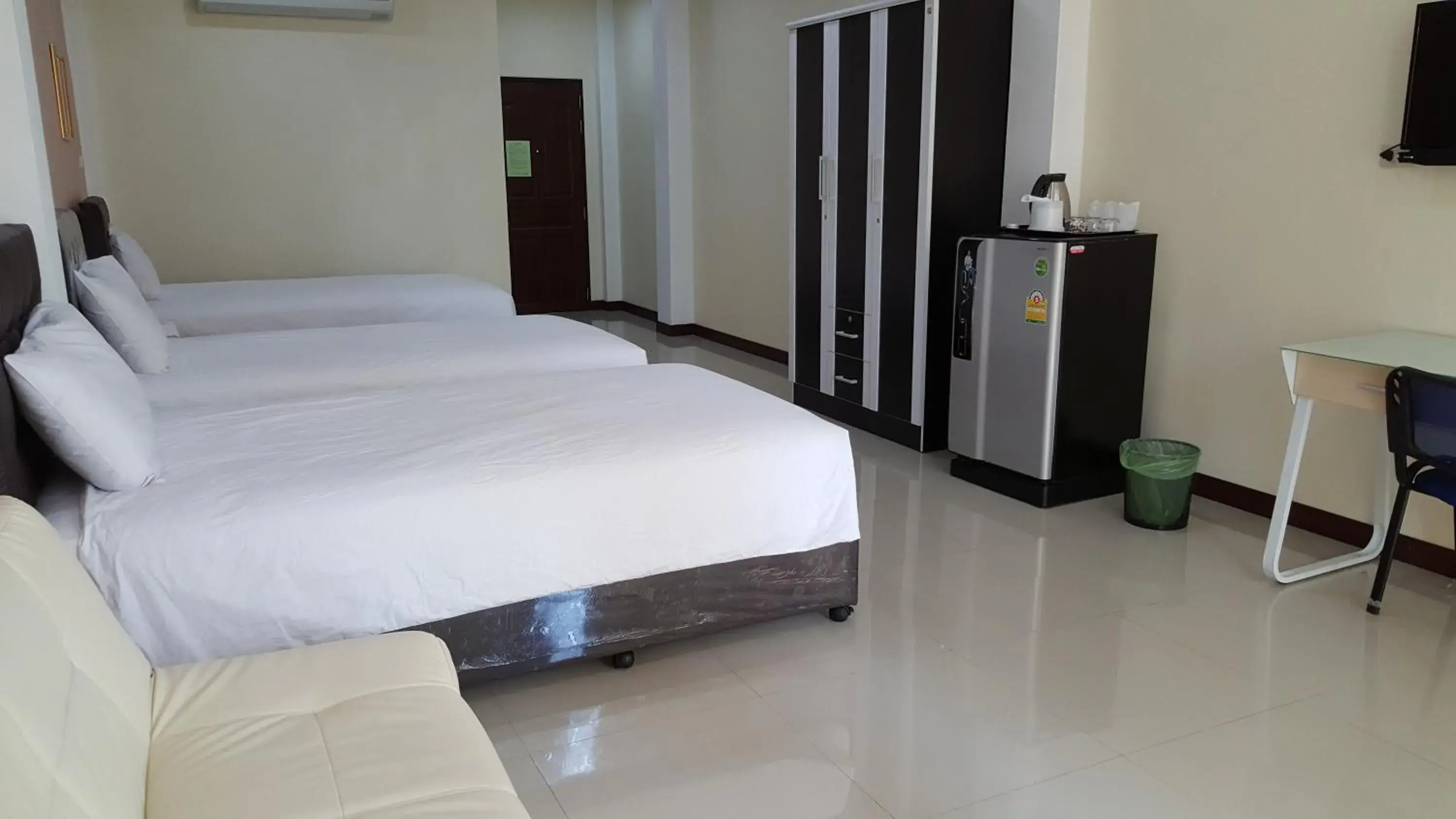 Deluxe Triple Room in Charoensuk Grand Hotel Deluxe Triple Room in Charoensuk Grand Hotel