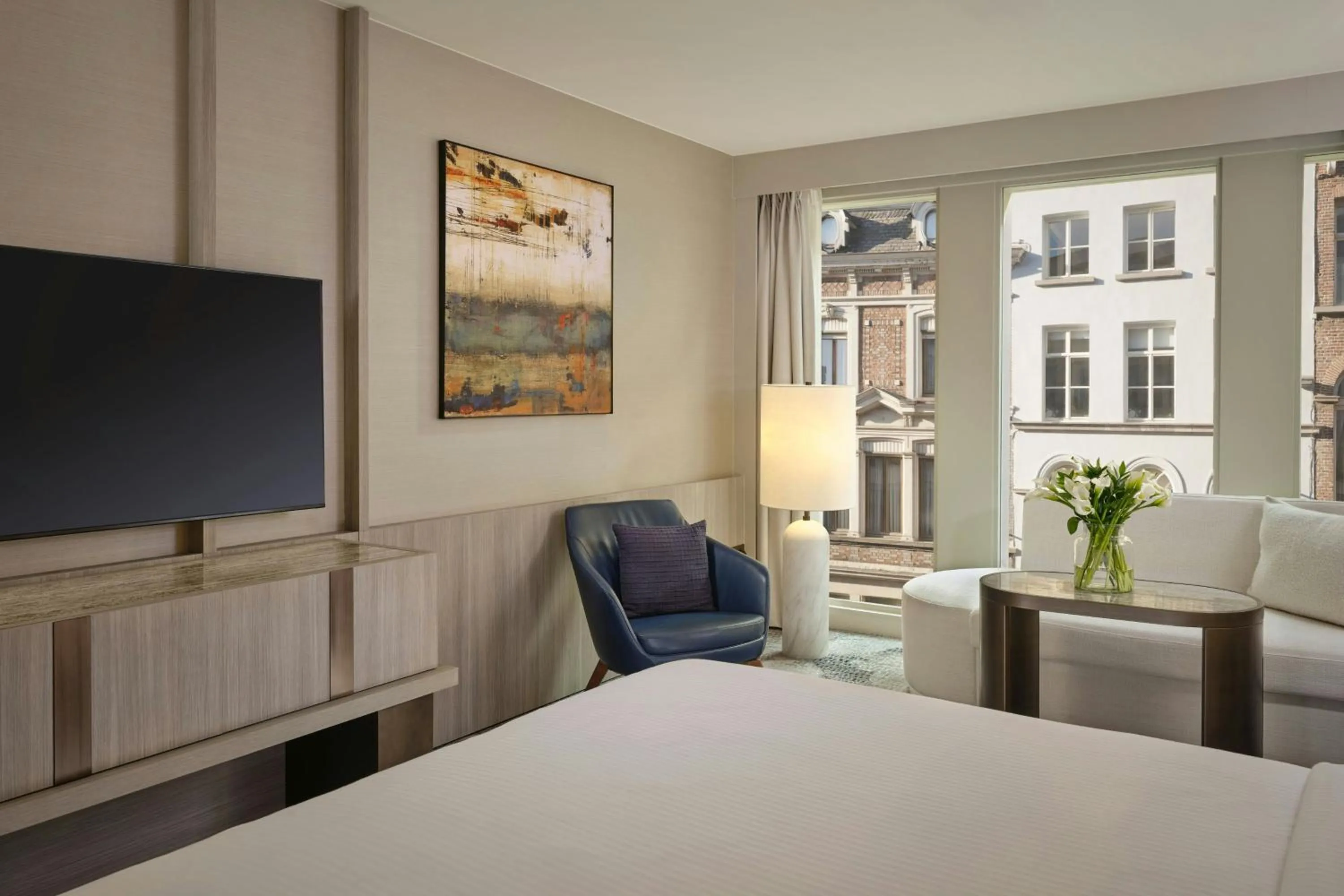 Photo of the whole room, Bed in Ghent Marriott Hotel